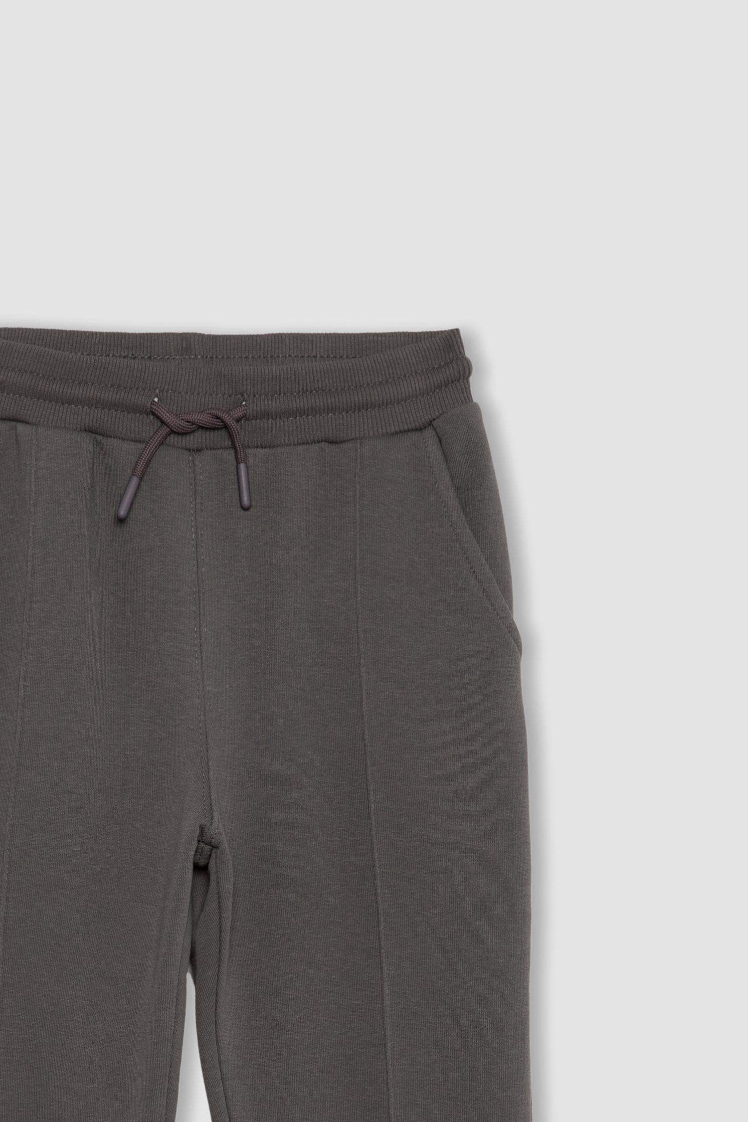 بنطلون بجامة رياضي سادة ولادي قصة عادية