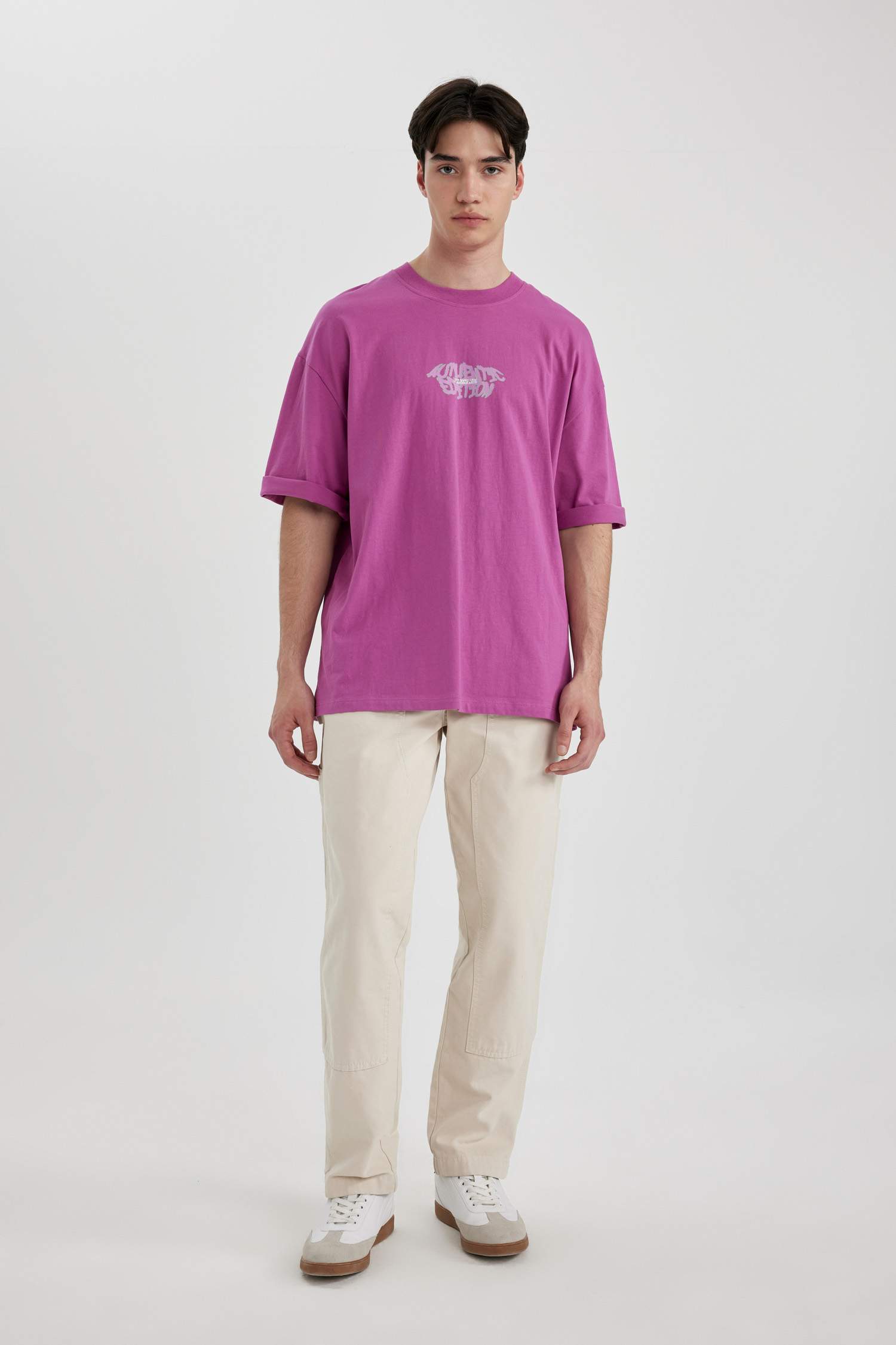 Loose Fit Bisiklet Yaka Sırt Baskılı Kısa Kollu Tişört