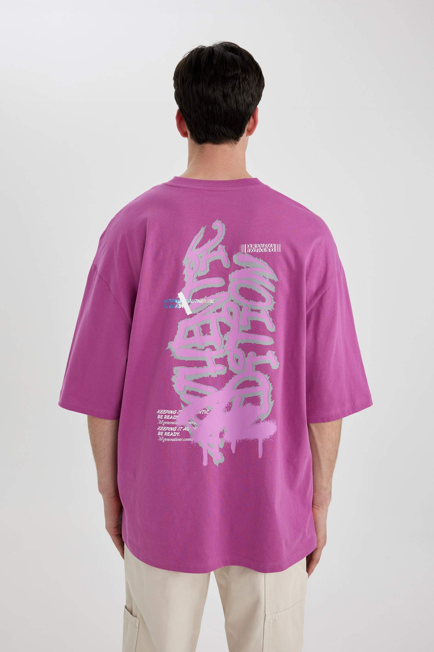 Loose Fit Bisiklet Yaka Sırt Baskılı Kısa Kollu Tişört