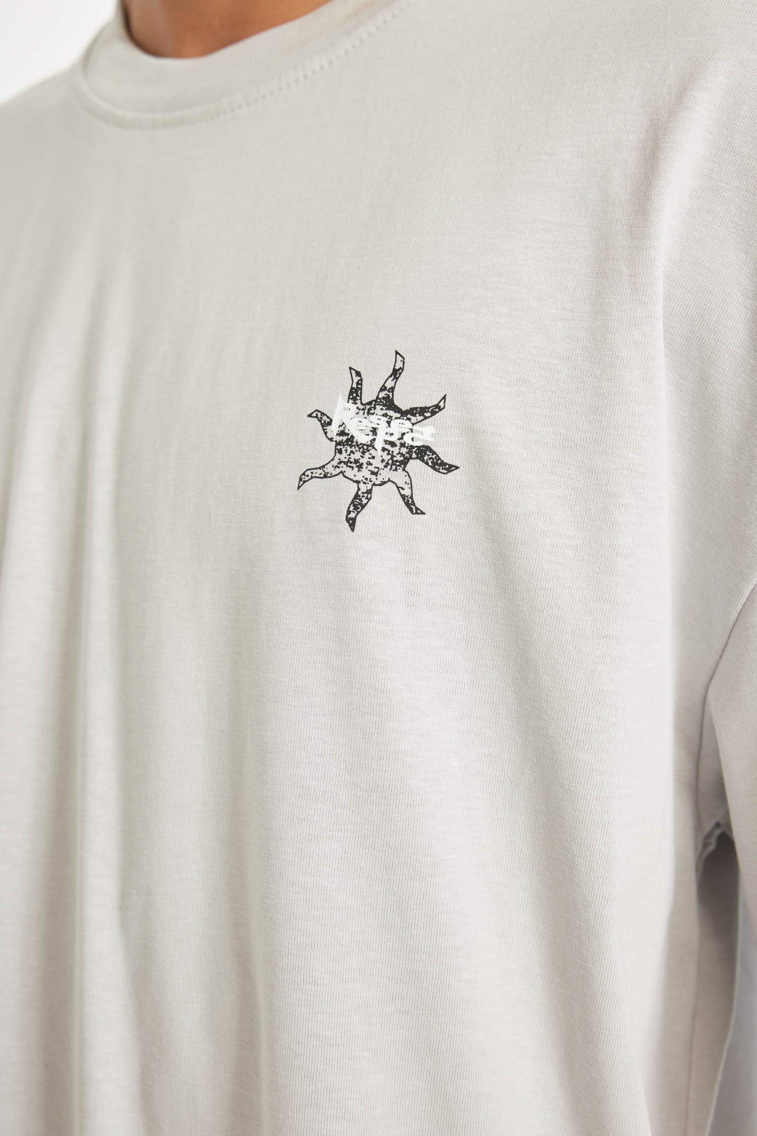 تيشيرت نص ردن قصة فضفاضة جيرسي بطبعة من الخلف