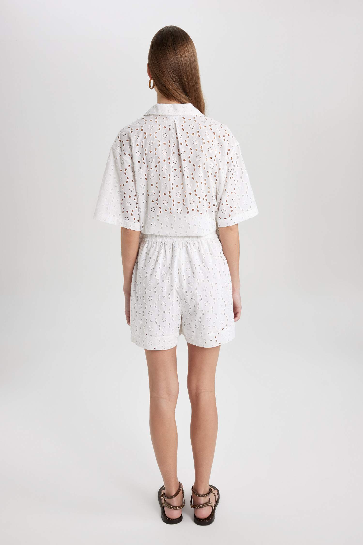 Regular Fit Yüksek Bel Brode Şort