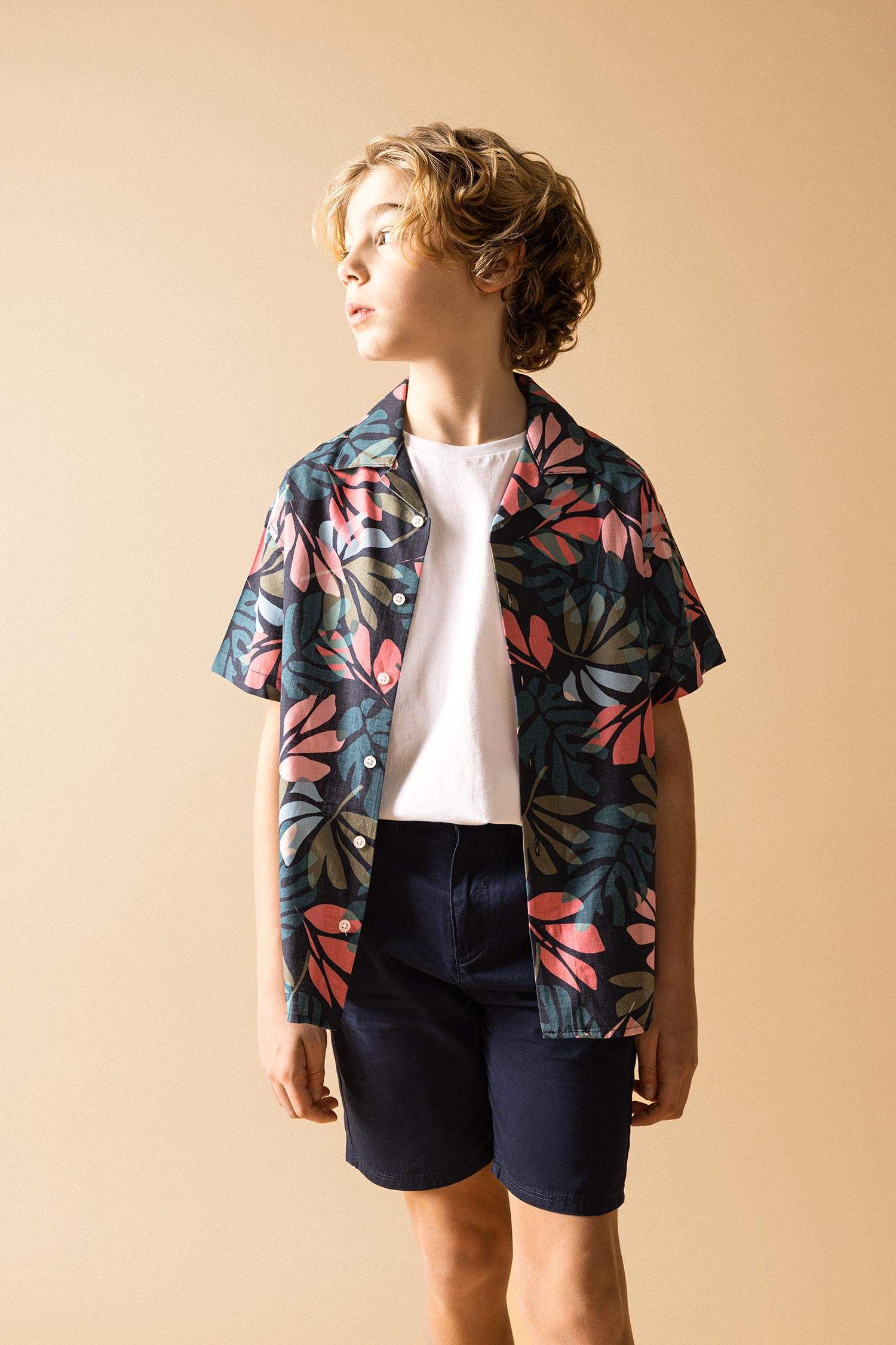 قميص بولو اولادي نص كم ذو مظهر كتاني اوفر سايز