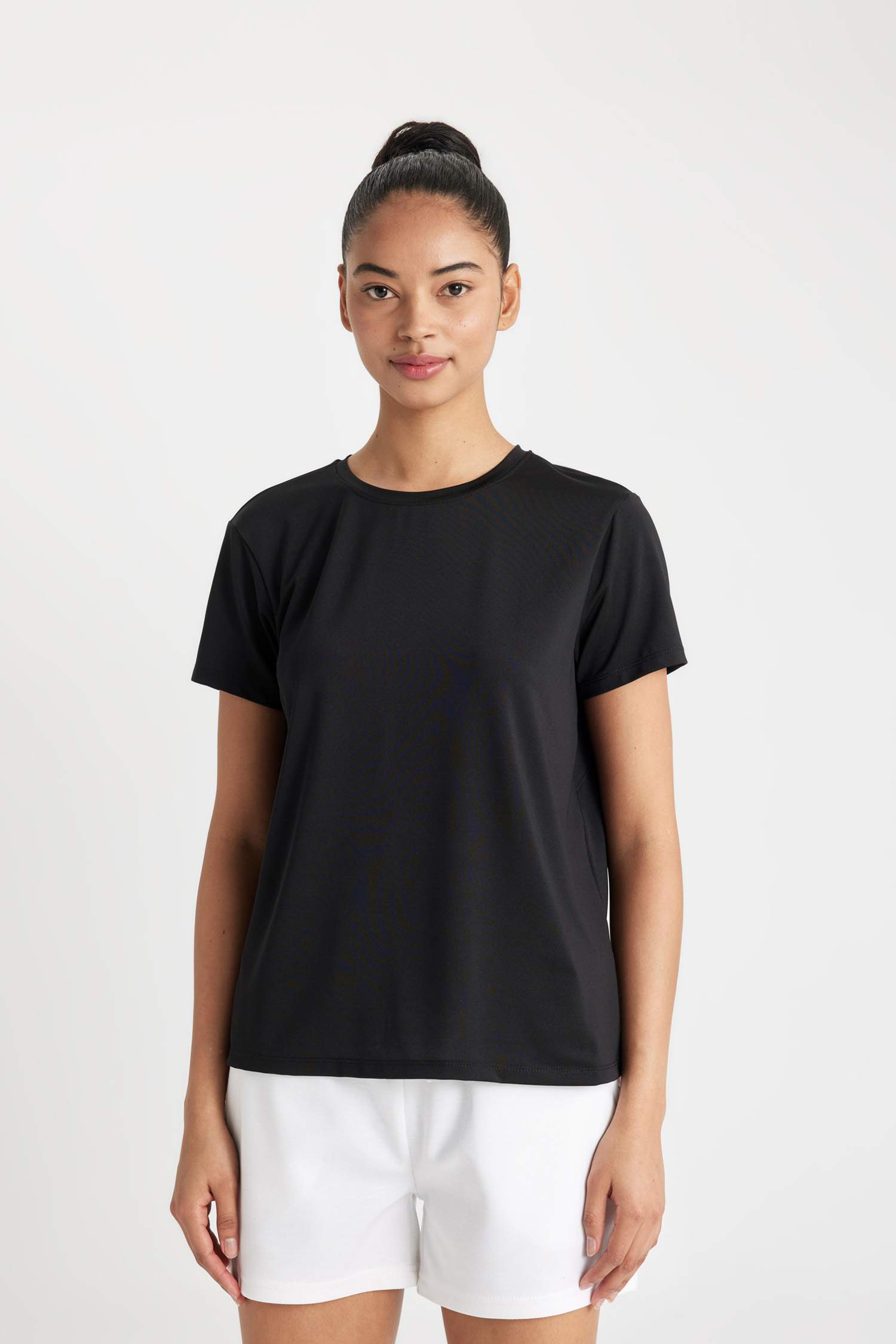 تي شيرت نص كم قصة عادية بياقة مستديرة