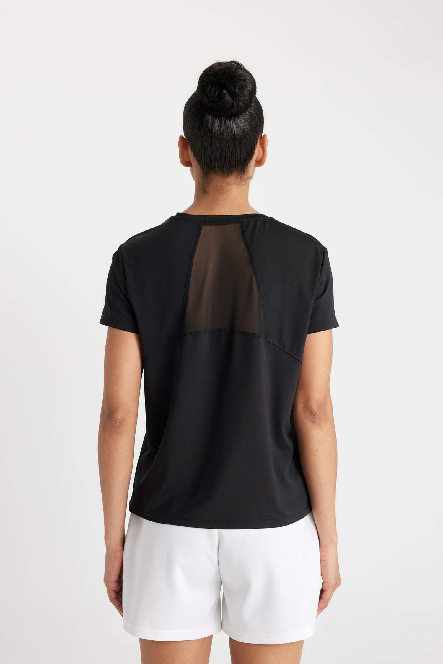 تي شيرت نص كم قصة عادية بياقة مستديرة