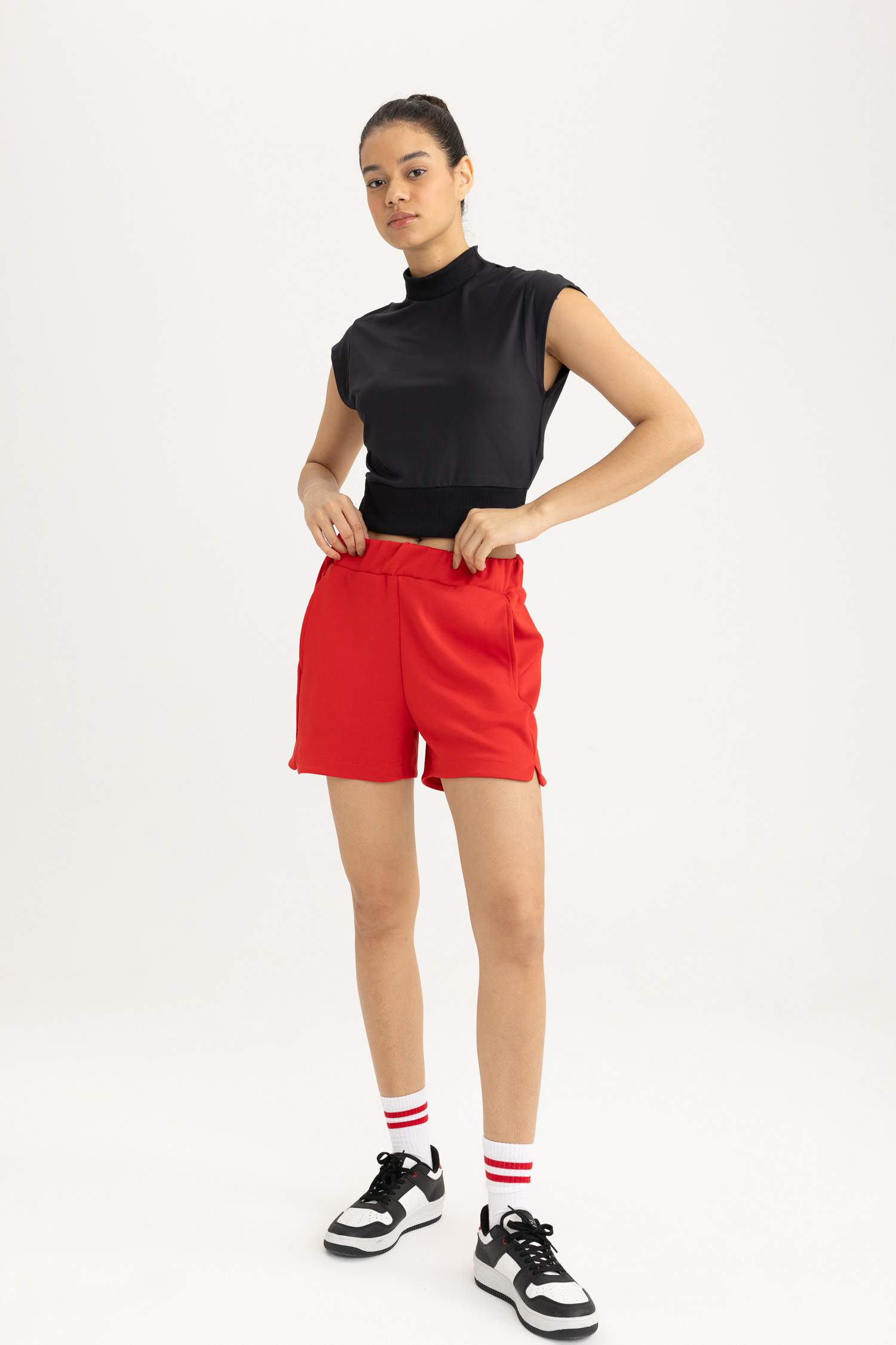 تيشيرت كروب توب رياضي نص كم بياقة عالية من DeFactoFit