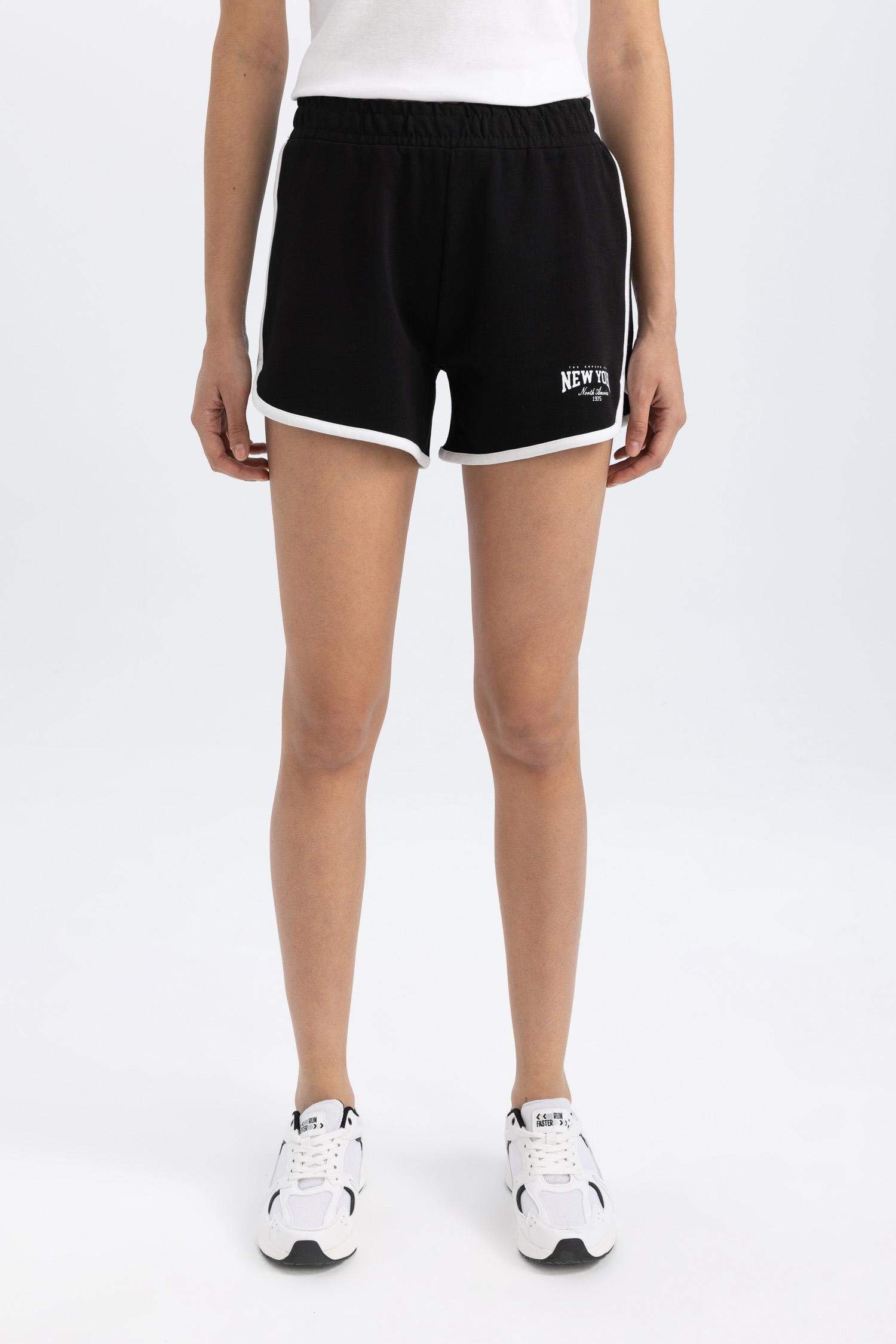 شورت قصير بطبعة شعار من DeFactoFit