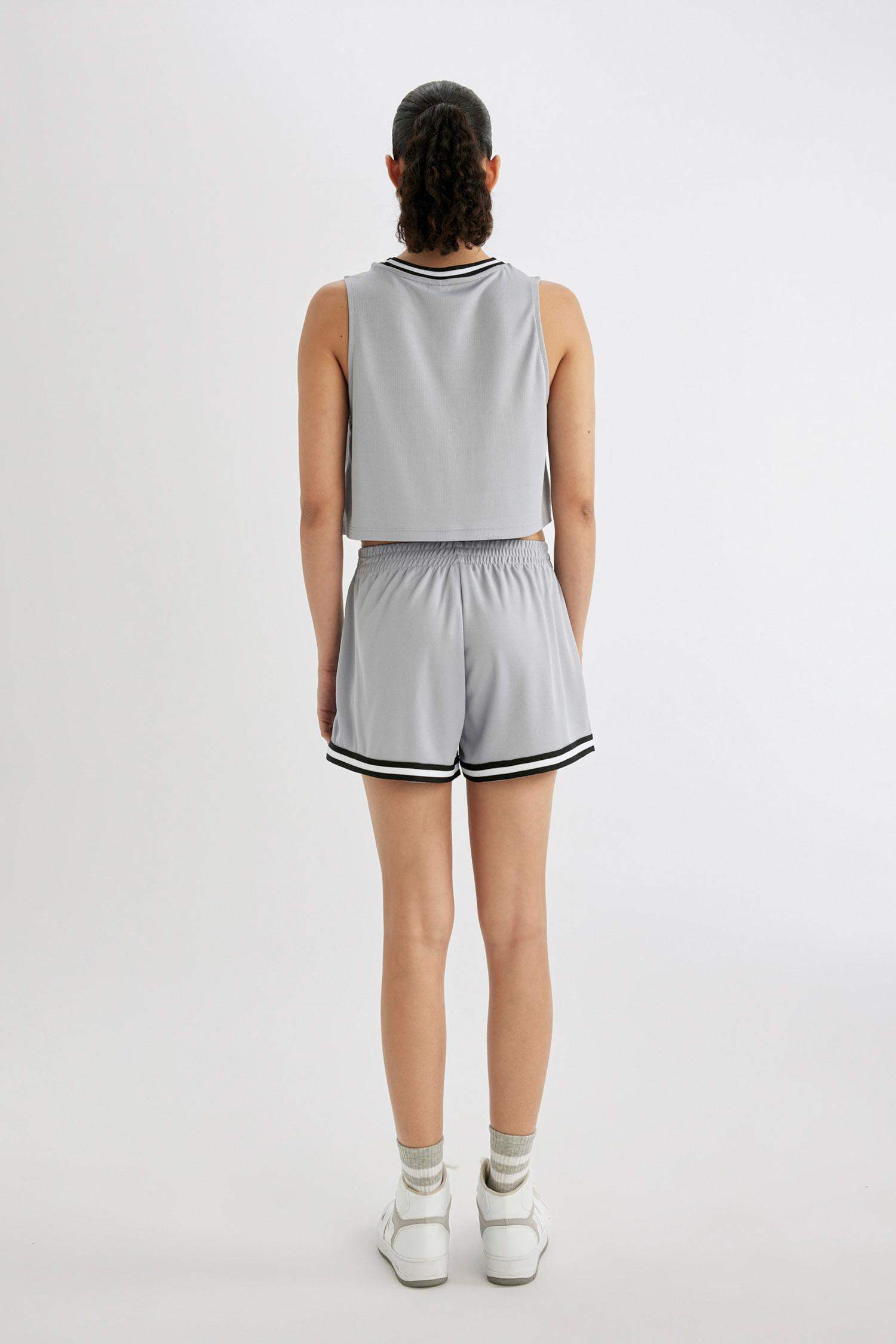 شورت رياضي قصير قصة عادية