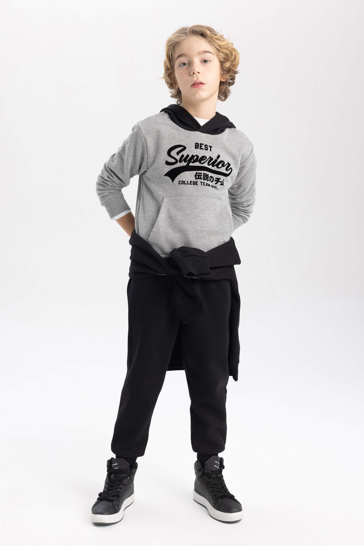 سويت شيرت ولادي قماش سميك بغطاء للرأس