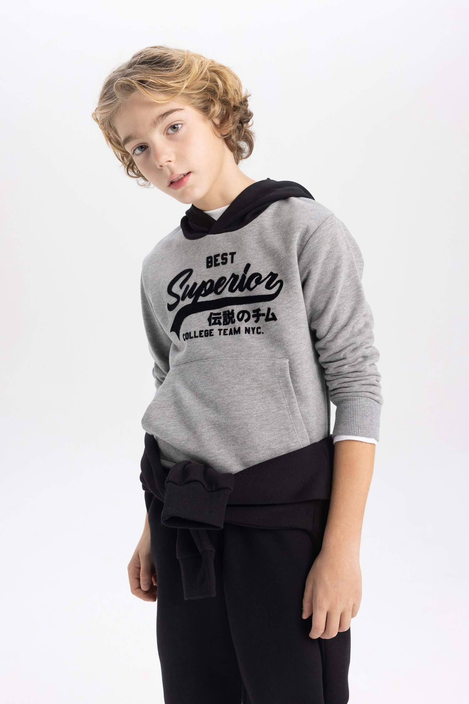 سويت شيرت ولادي قماش سميك بغطاء للرأس