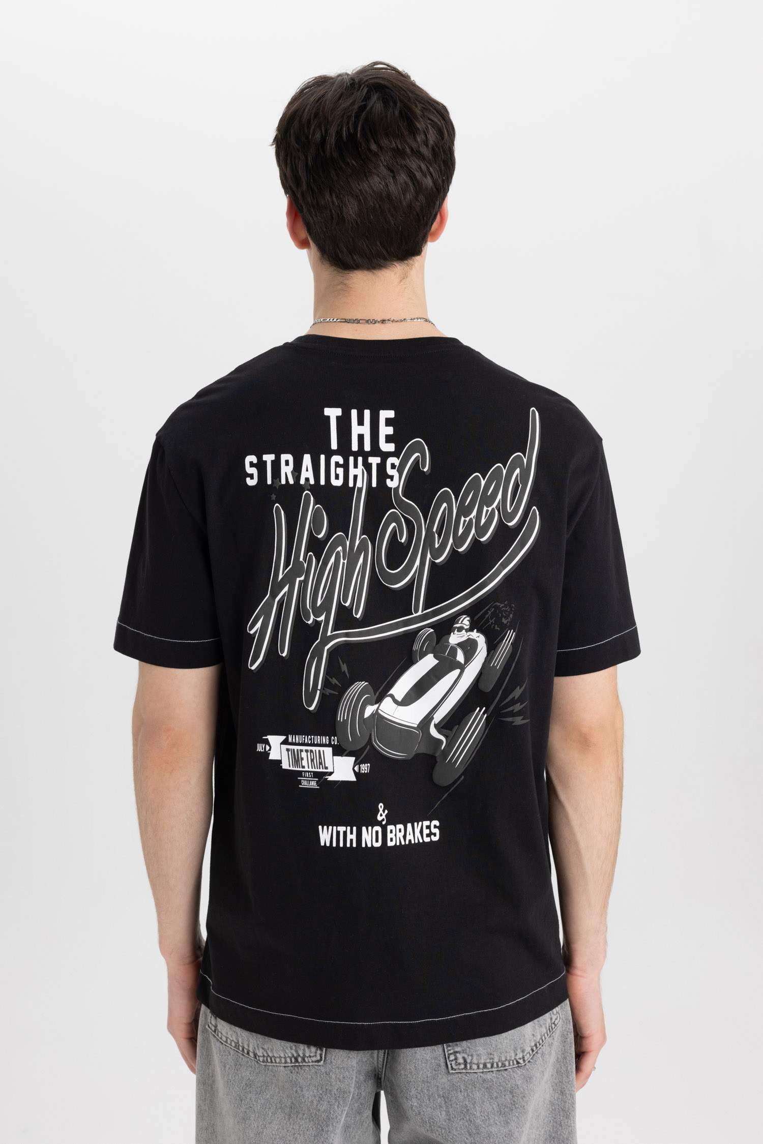 تي شيرت نص كم مطبوع بياقة مستديرة وقصة عادية