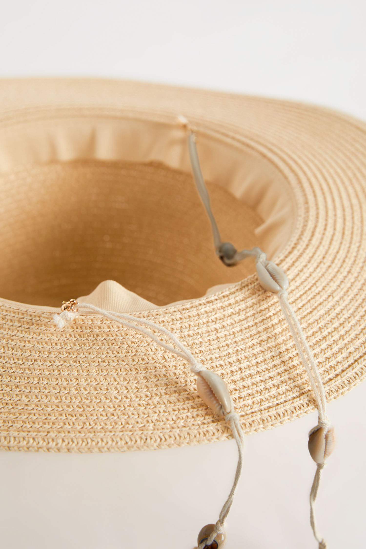 Женская соломенная шляпа