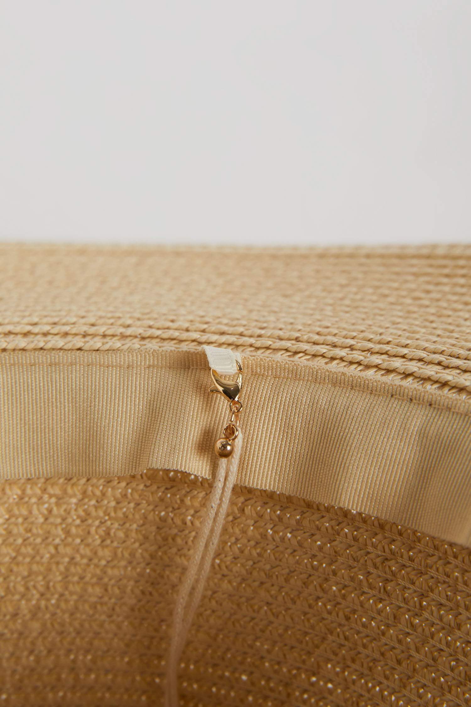 Женская соломенная шляпа