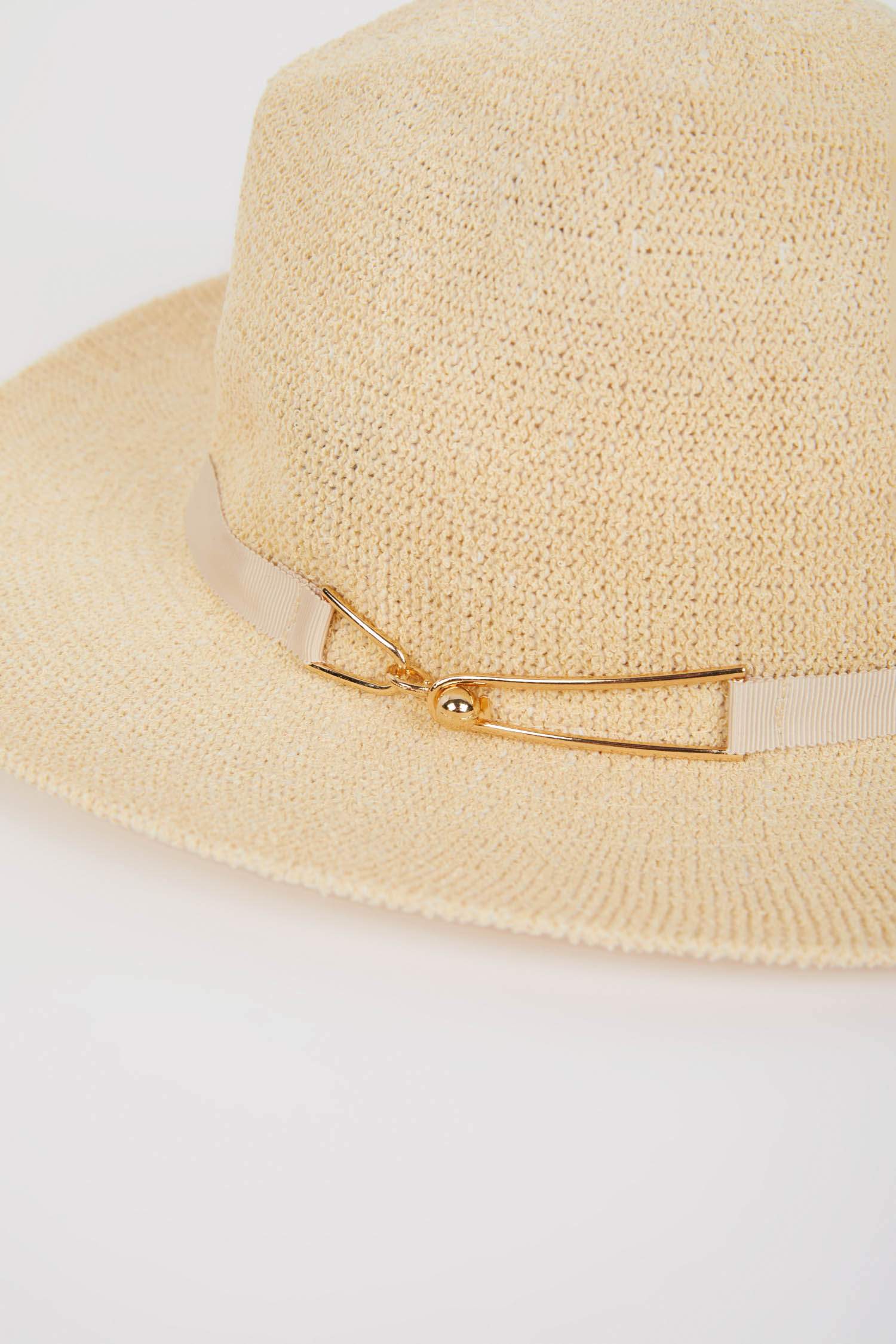 طاقية قش حريمي