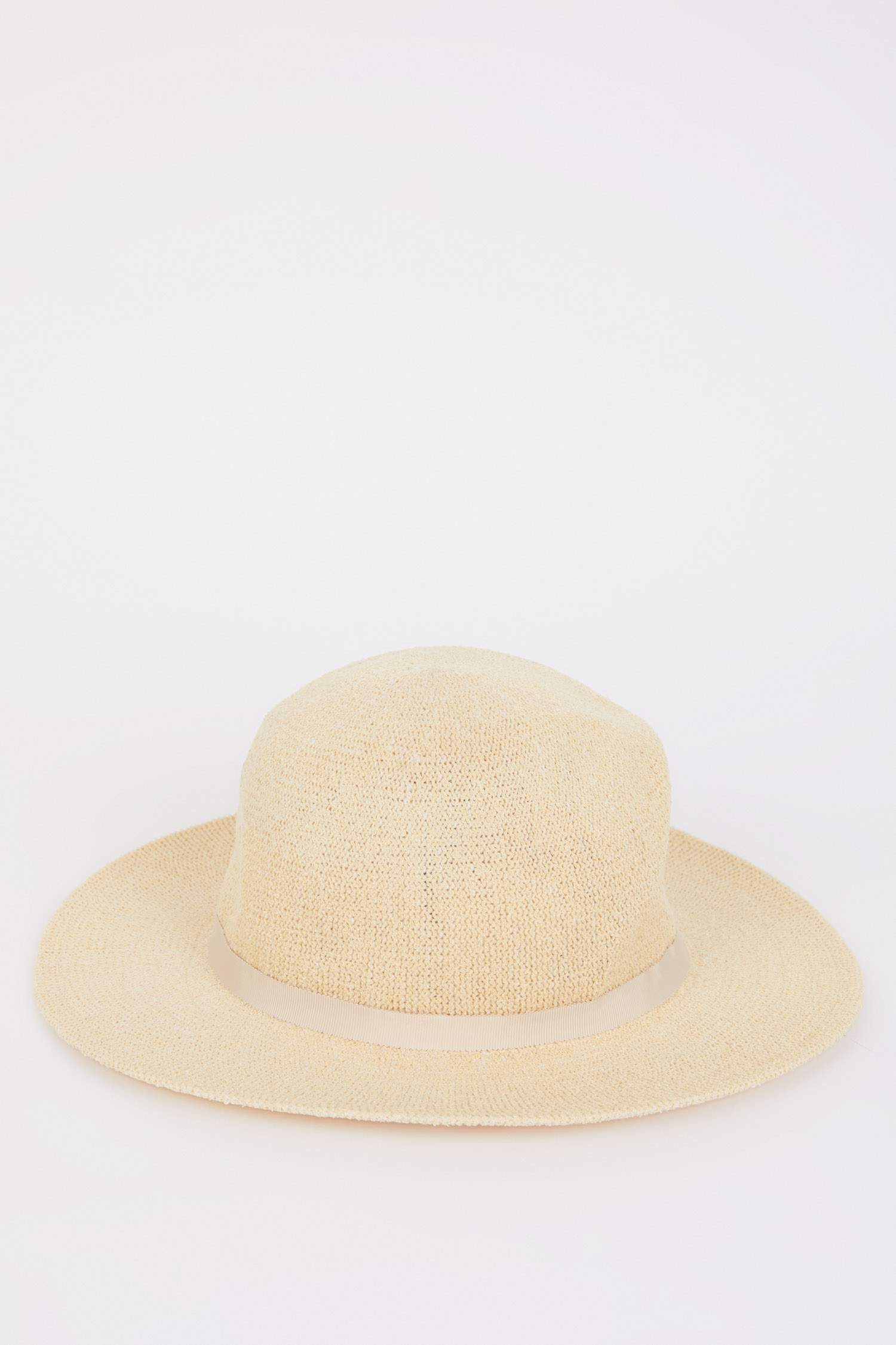 طاقية قش حريمي