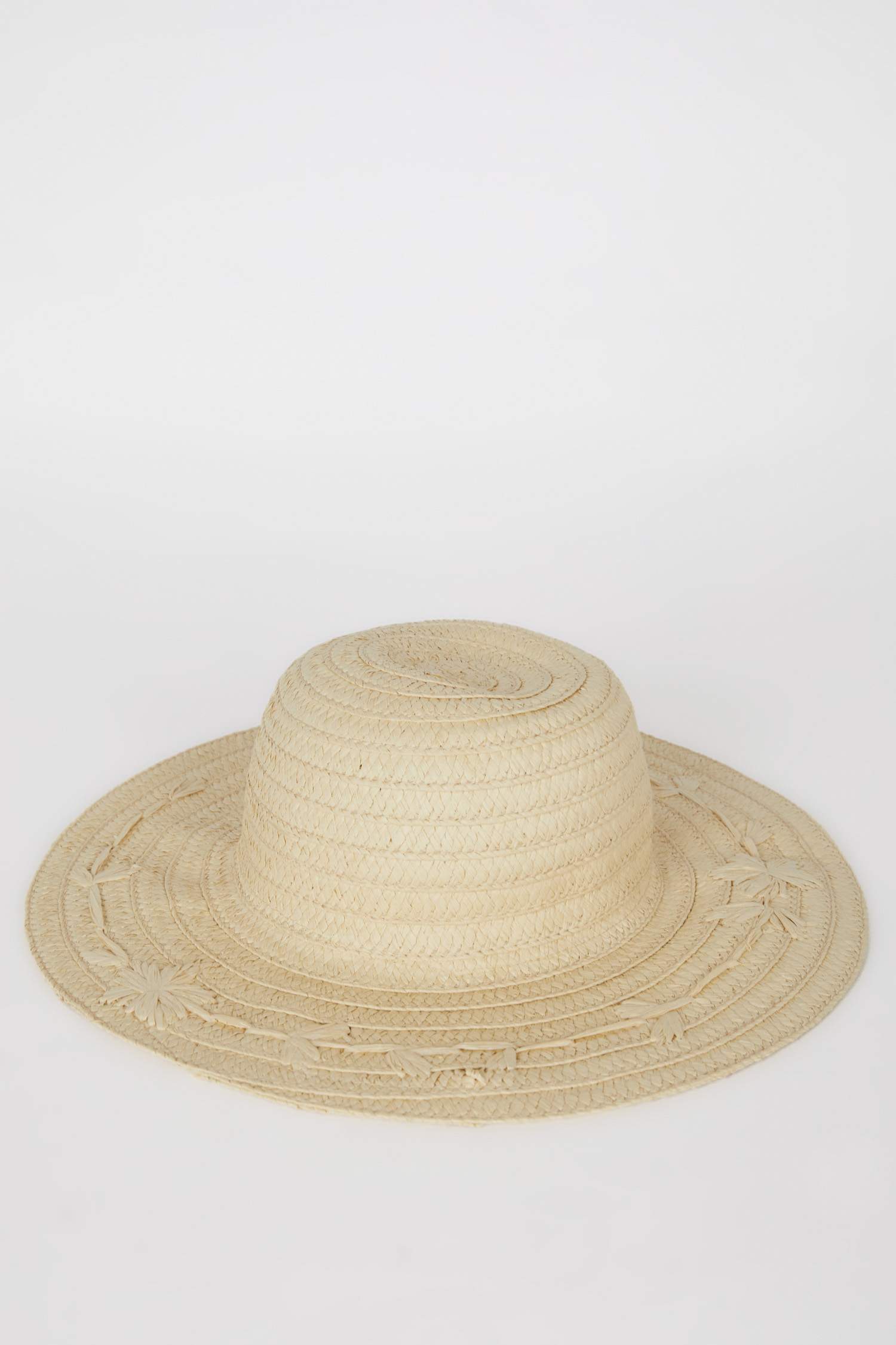 Женская соломенная шляпа