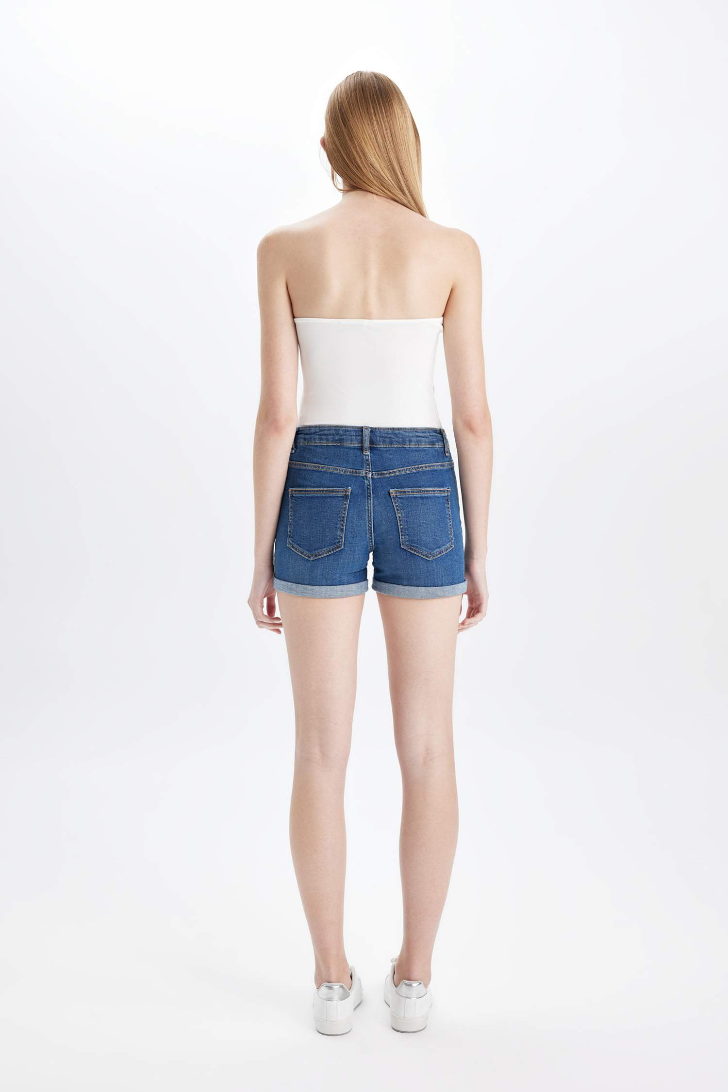 شورت جينز بخصر عالي