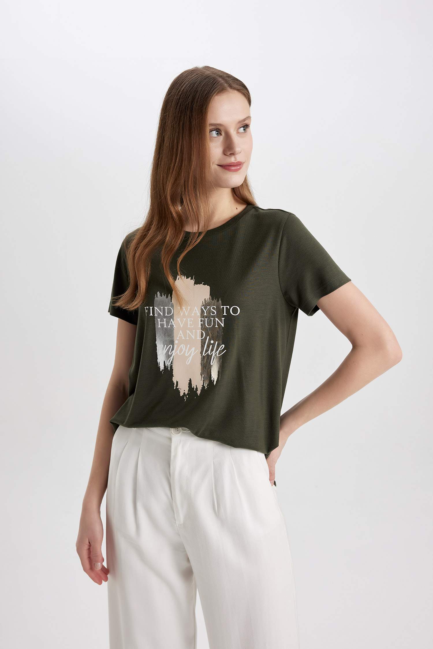 Футболка свободного кроя с круглым вырезом и принтом