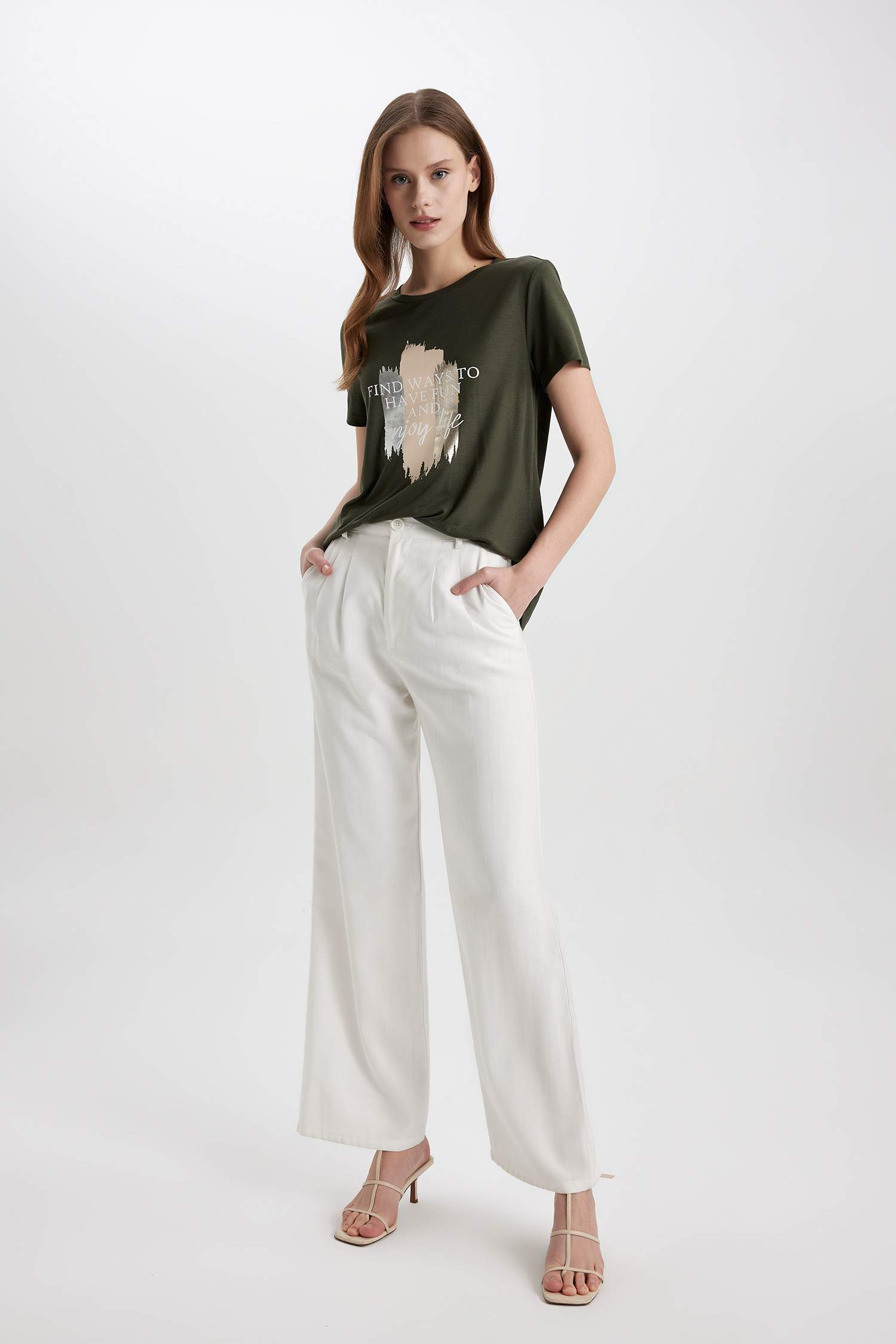 Футболка свободного кроя с круглым вырезом и принтом