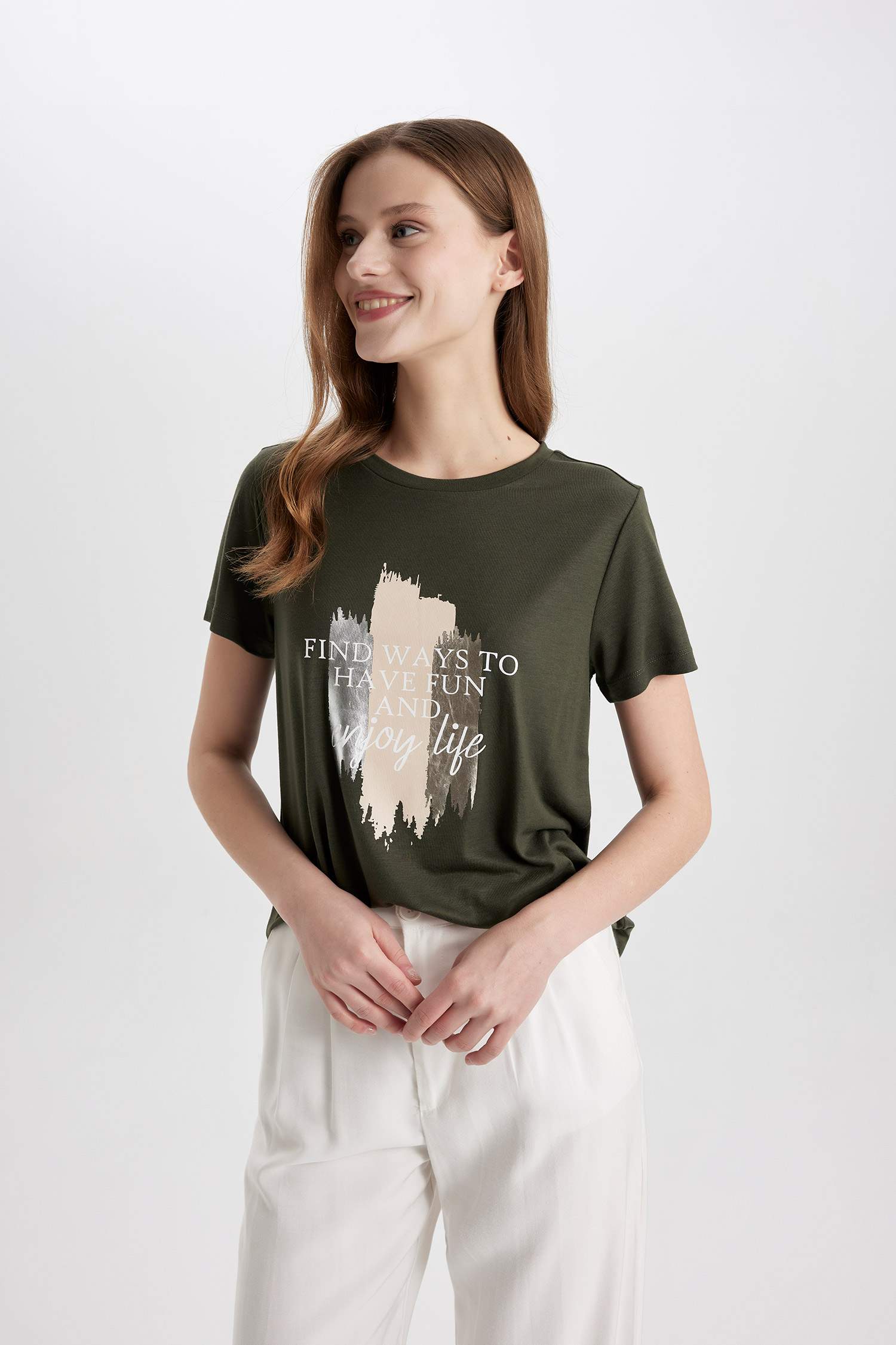 Футболка свободного кроя с круглым вырезом и принтом