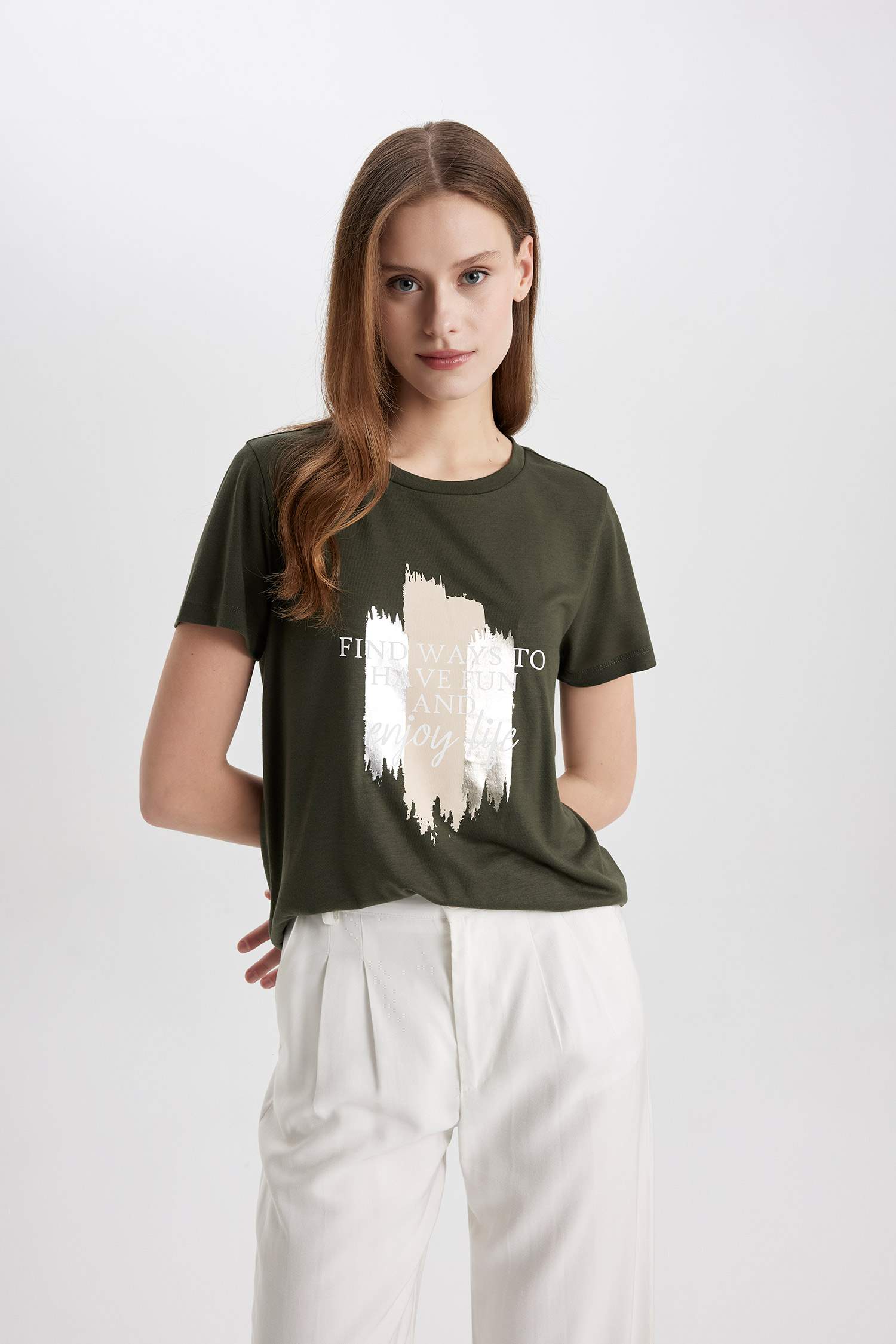 Футболка свободного кроя с круглым вырезом и принтом