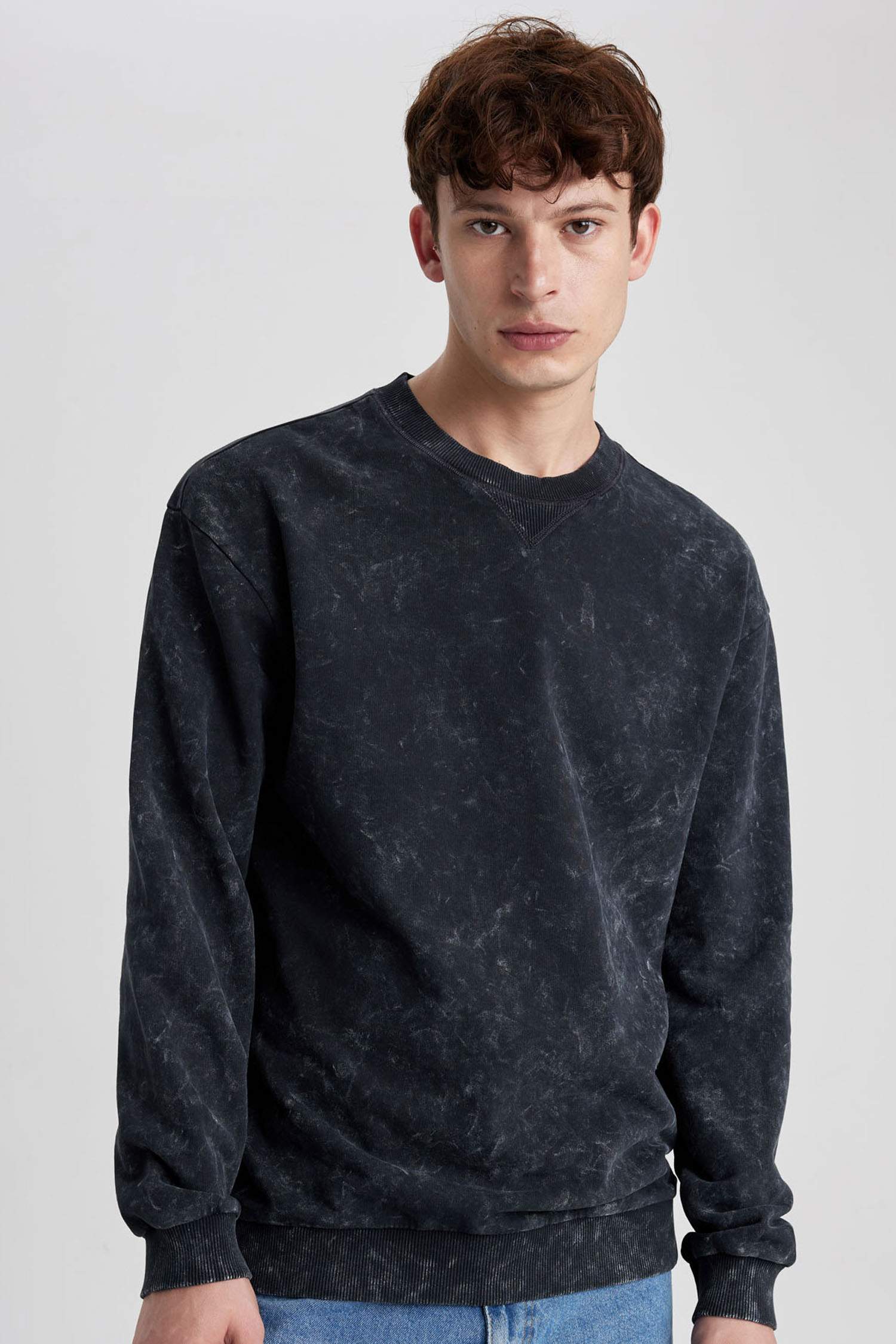 Regular Fit Bisiklet Yaka Yıkamalı Soluk Efektli Basic Düz Sweatshirt