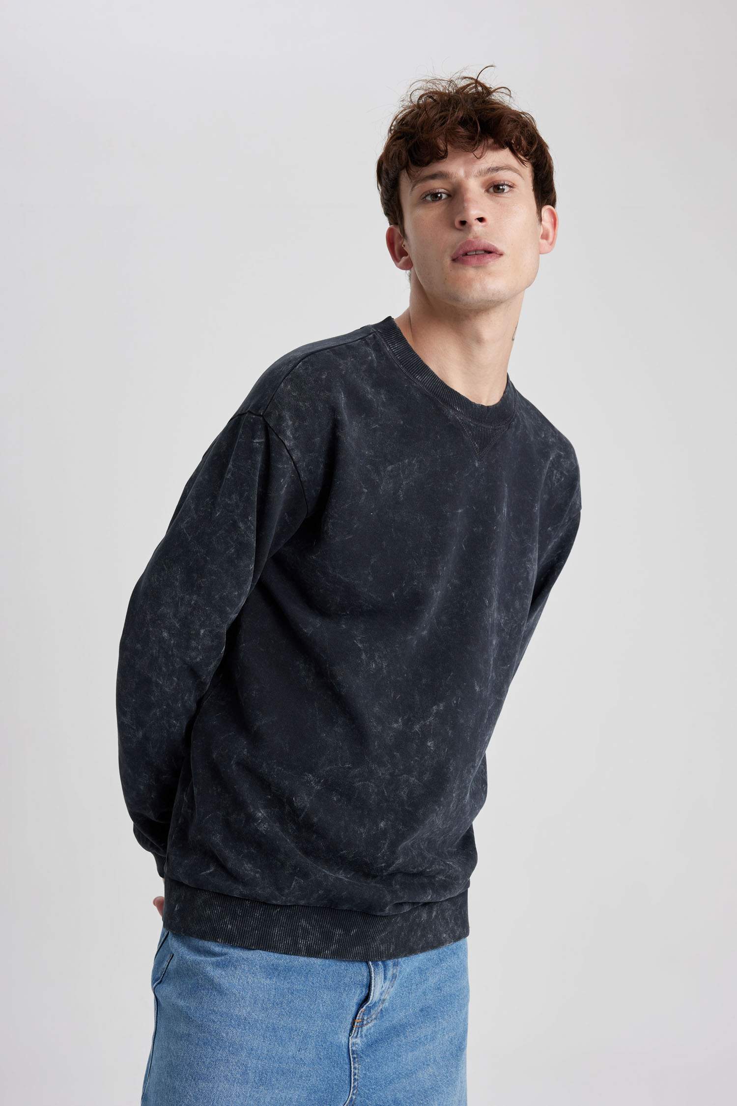 Regular Fit Bisiklet Yaka Yıkamalı Soluk Efektli Basic Düz Sweatshirt