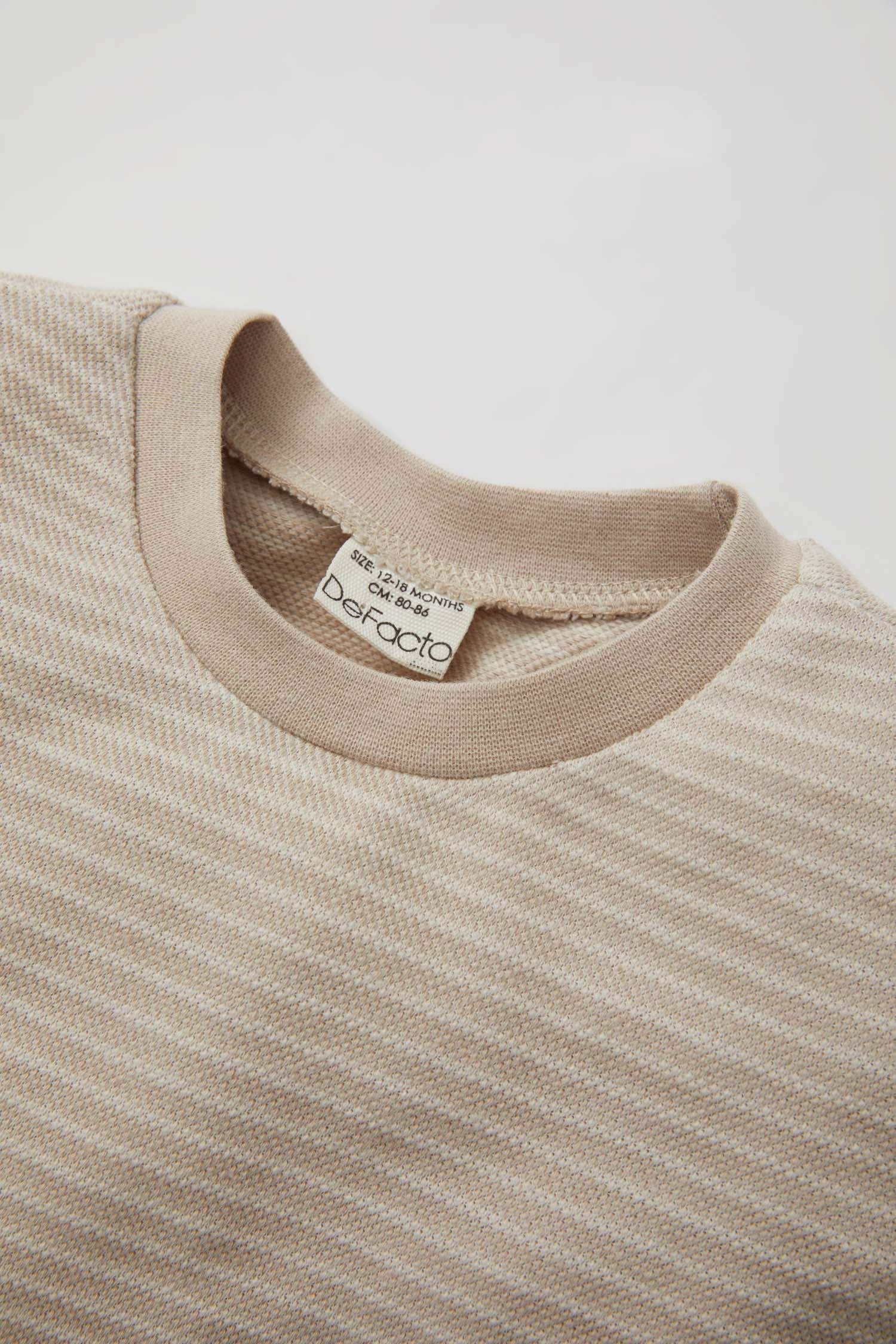 تيشيرت مخطط ولادي نص كم قصة عادية برقبة مستديرة