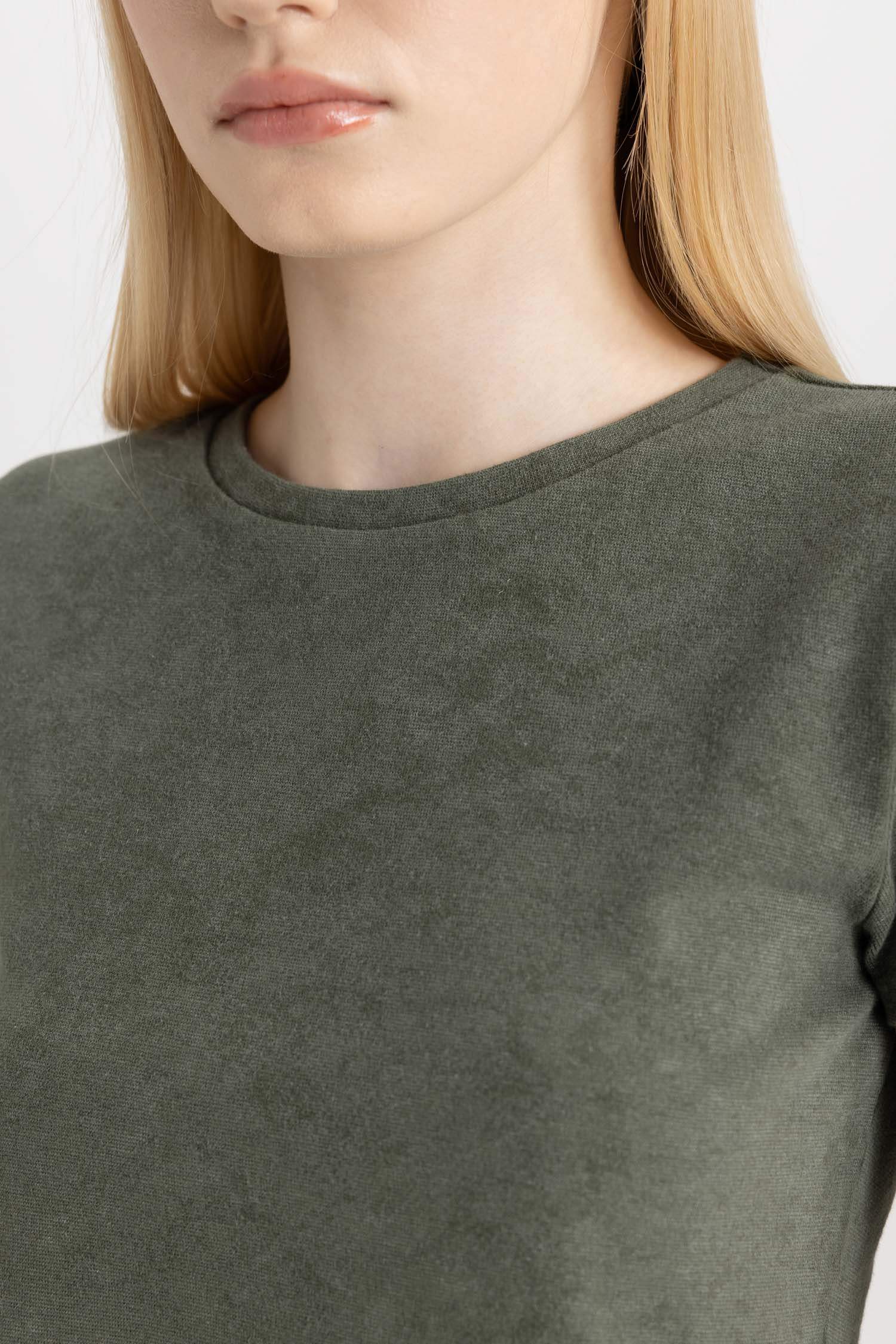 كروب توب نص كم سليم فيت وبتأثير باهت