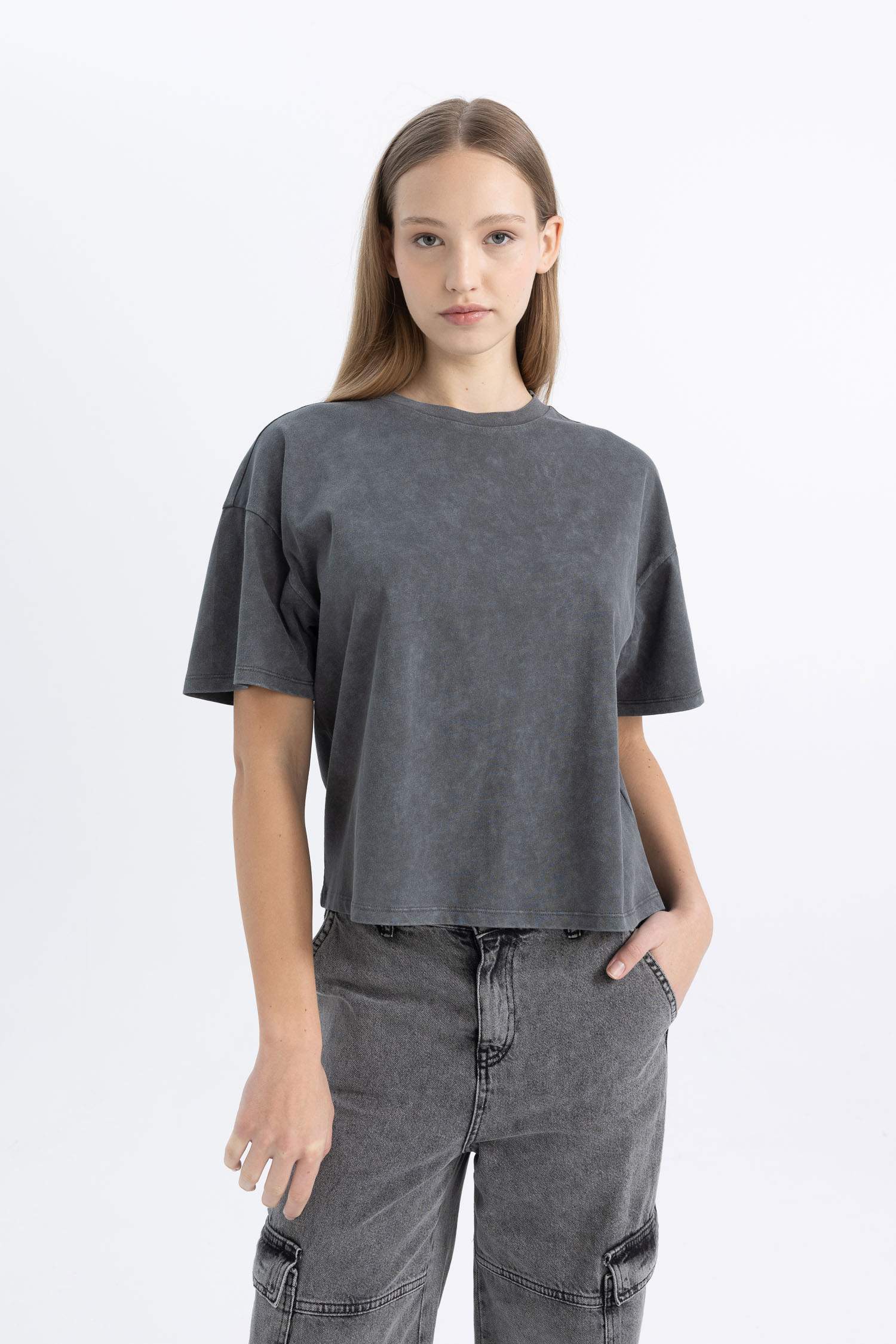 تيشيرت نص كم واسع بتأثير باهت