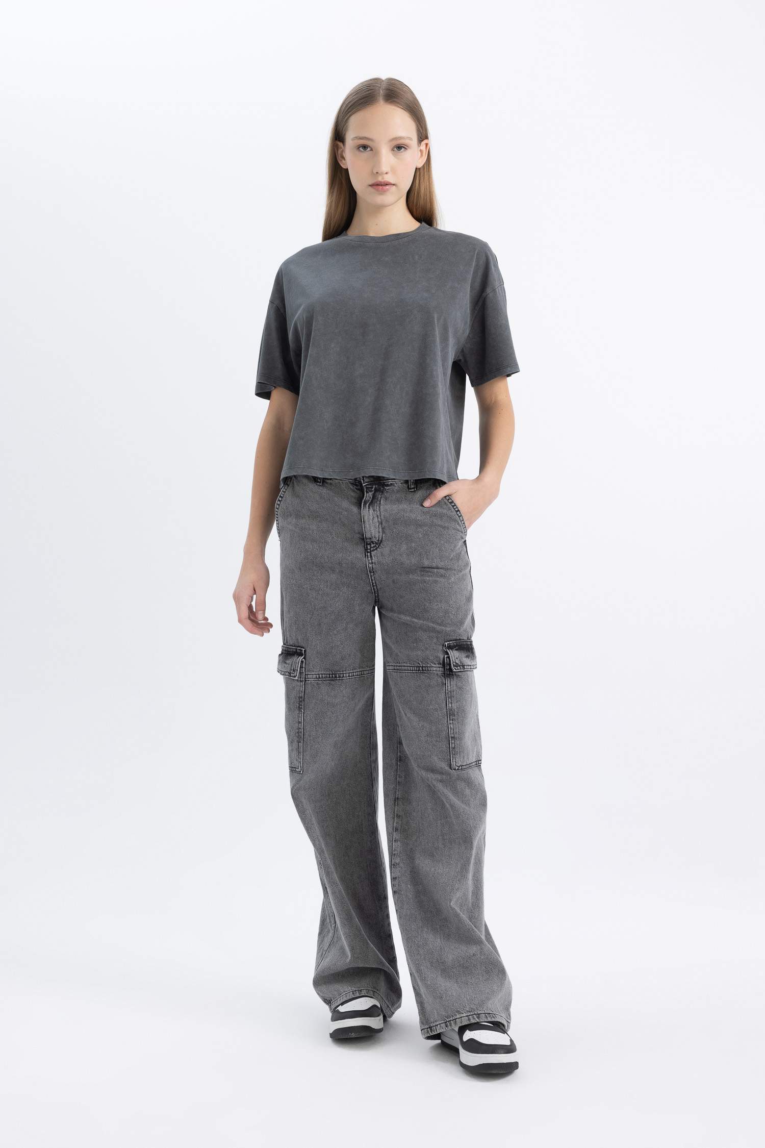 تيشيرت نص كم واسع بتأثير باهت