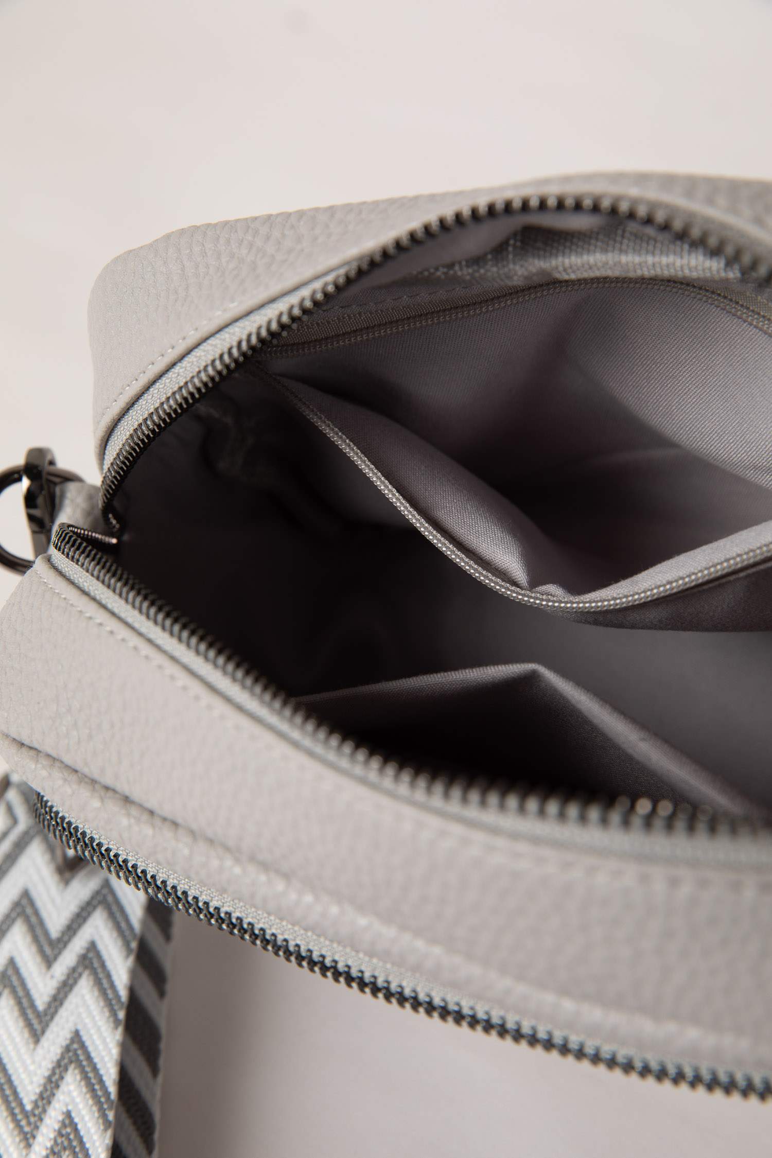 Әйелдерге полиуретан шынжырлы иық сөмкесі