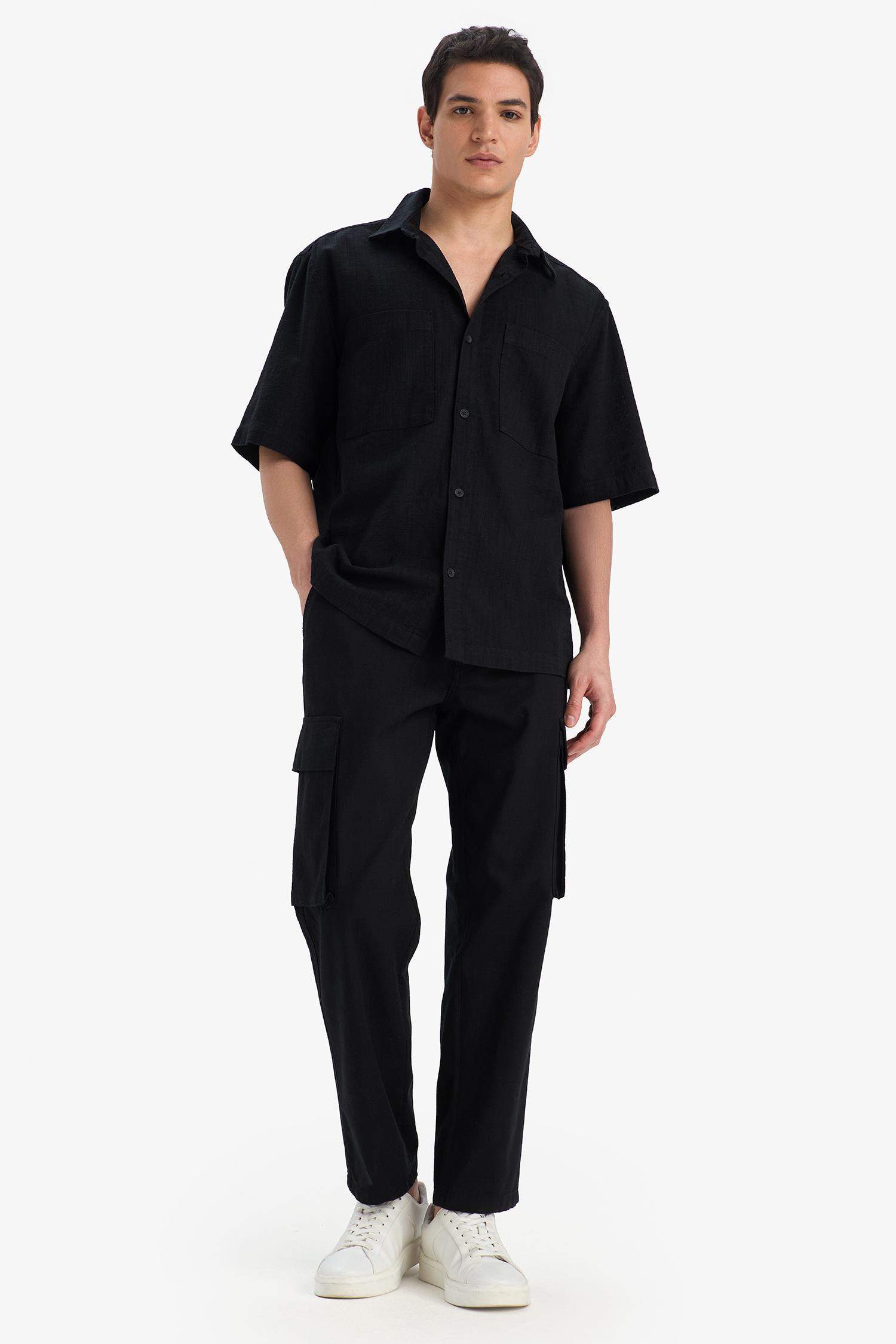 سروال واسع بمظهر كتاني بجيوب كارجو