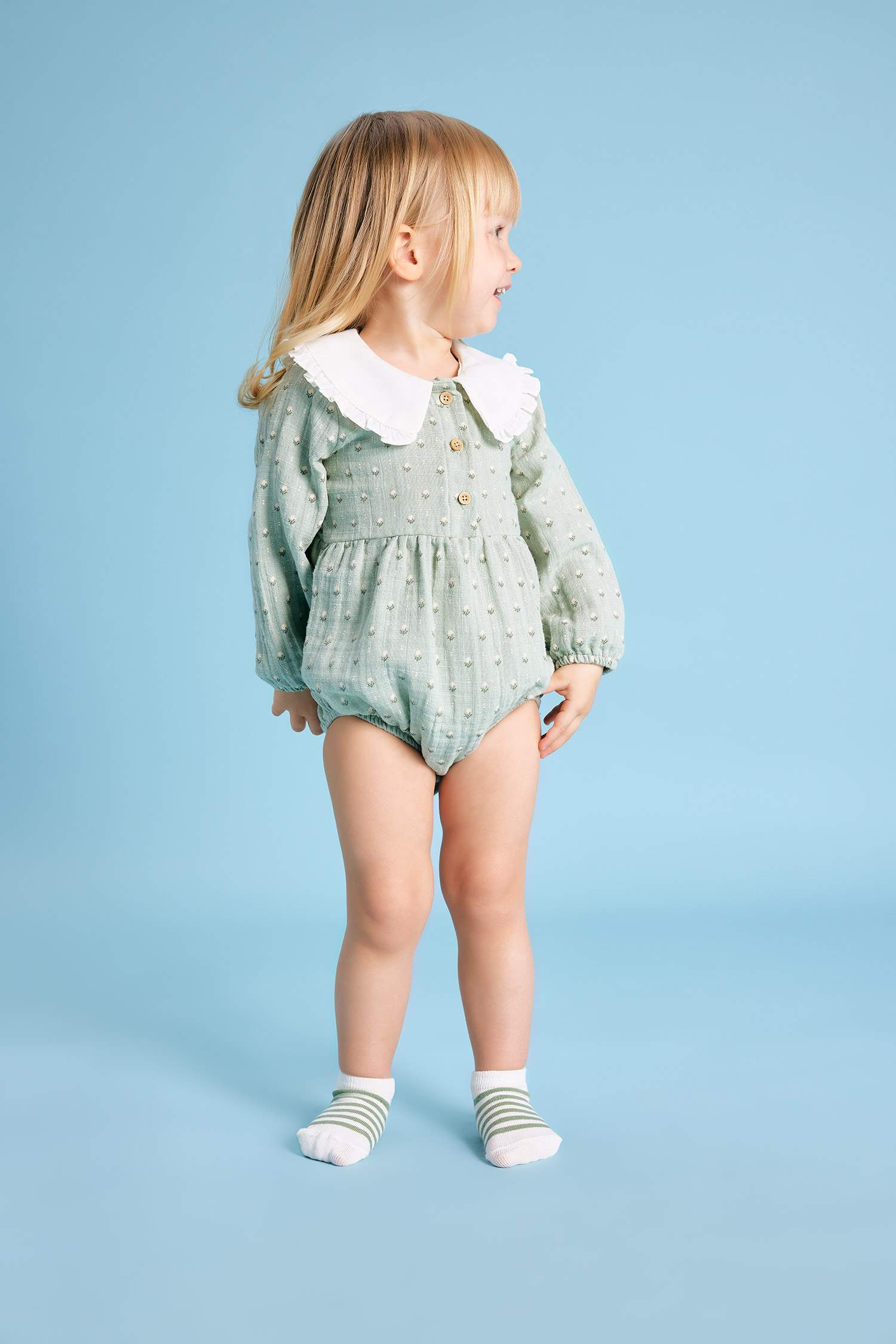 طقم بيبي بناتي حديثي الولادة جمبسوت فلورال وشرابات - قطعتين