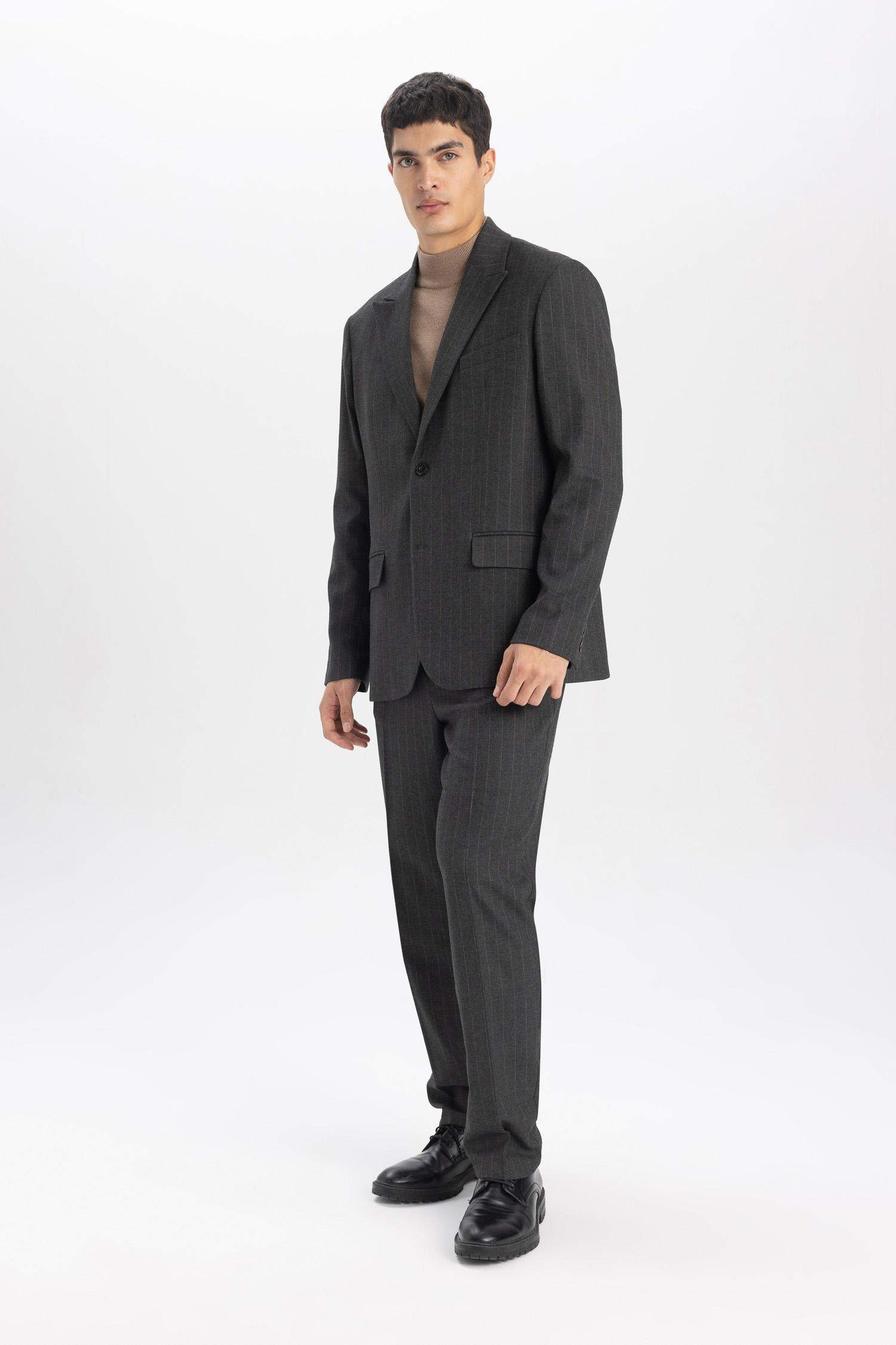 بنطلون قصة مستقيمة بقصة عادية وخصر عادي