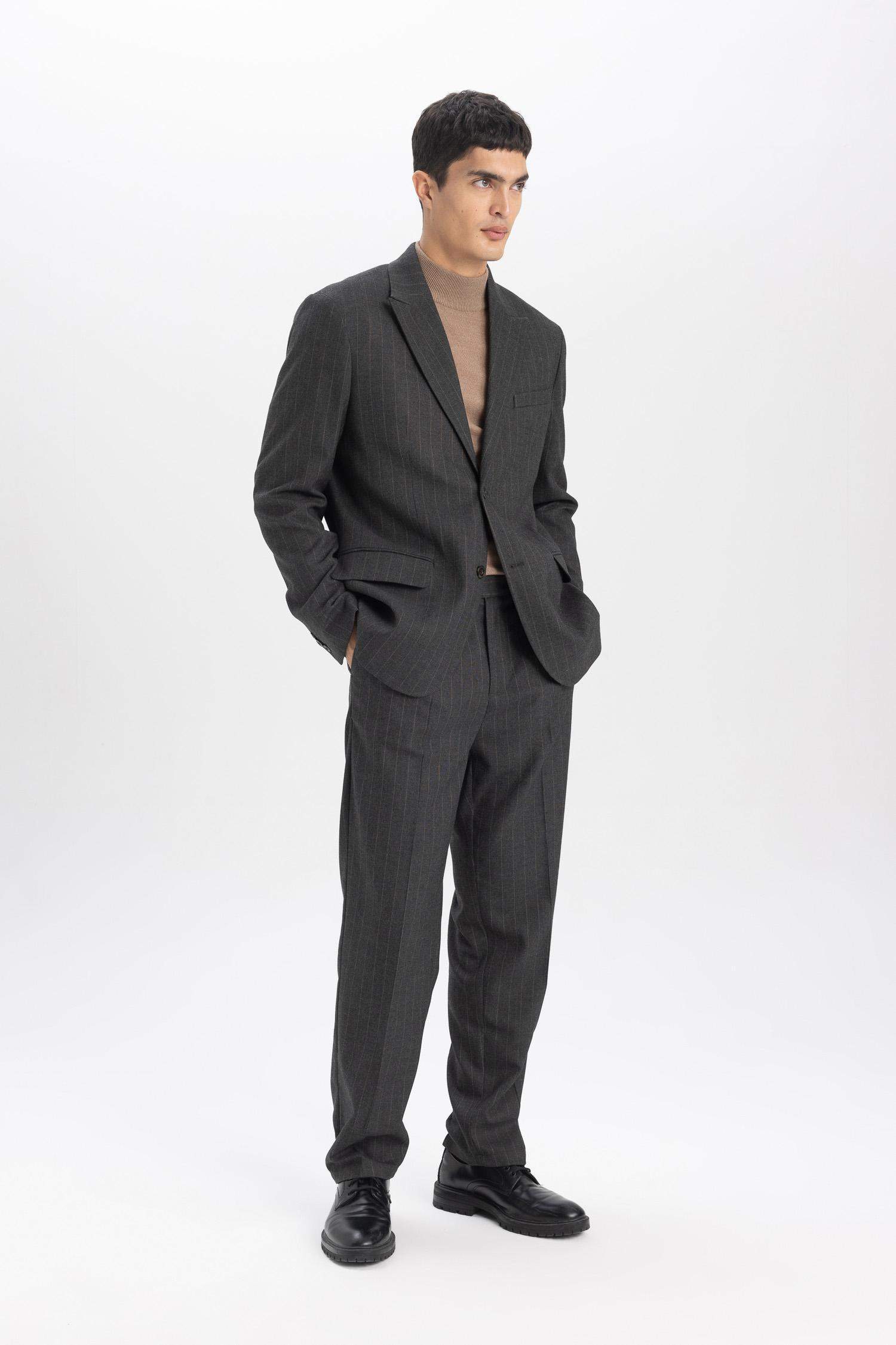 بنطلون قصة مستقيمة بقصة عادية وخصر عادي