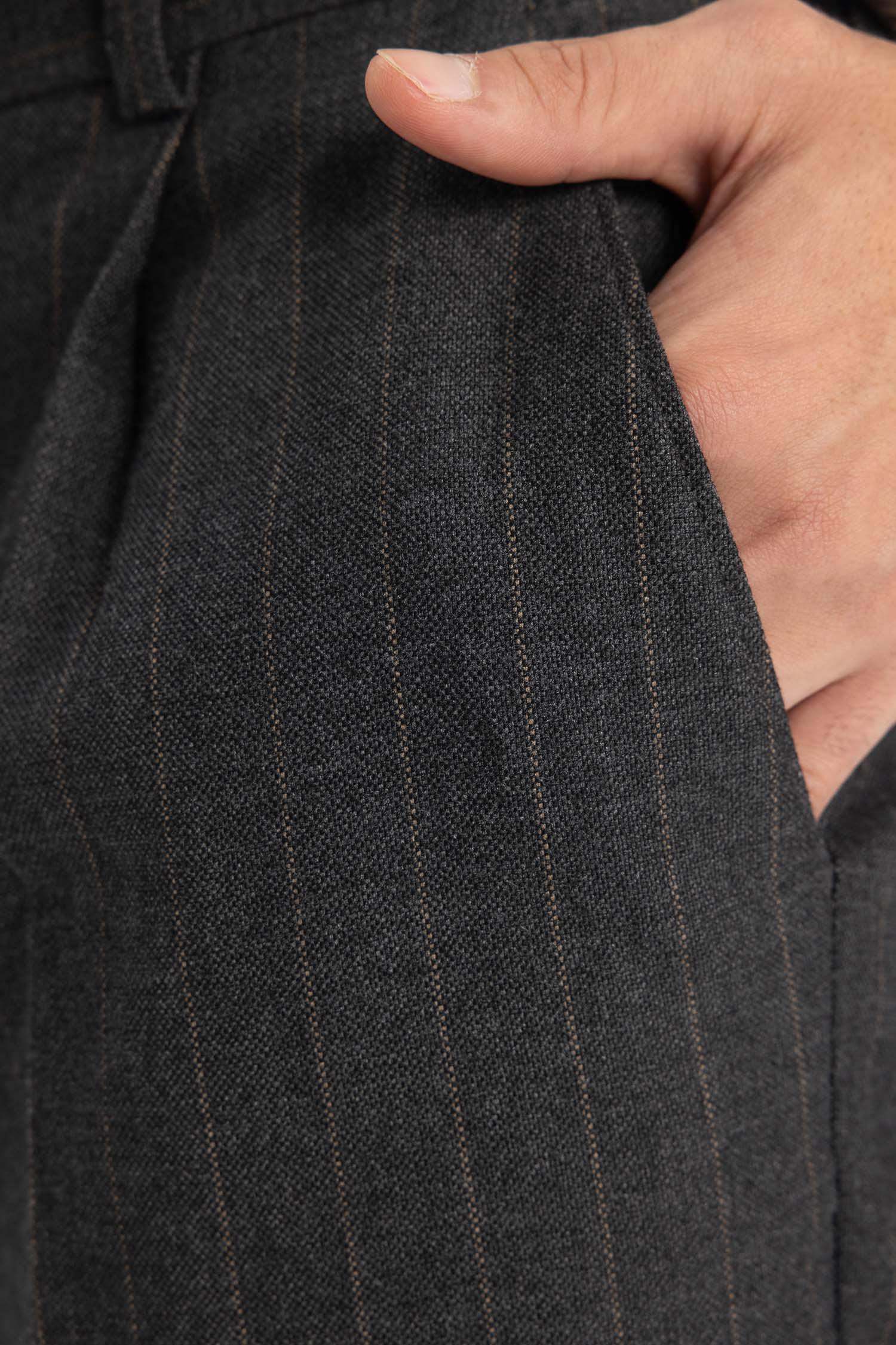 بنطلون قصة مستقيمة بقصة عادية وخصر عادي