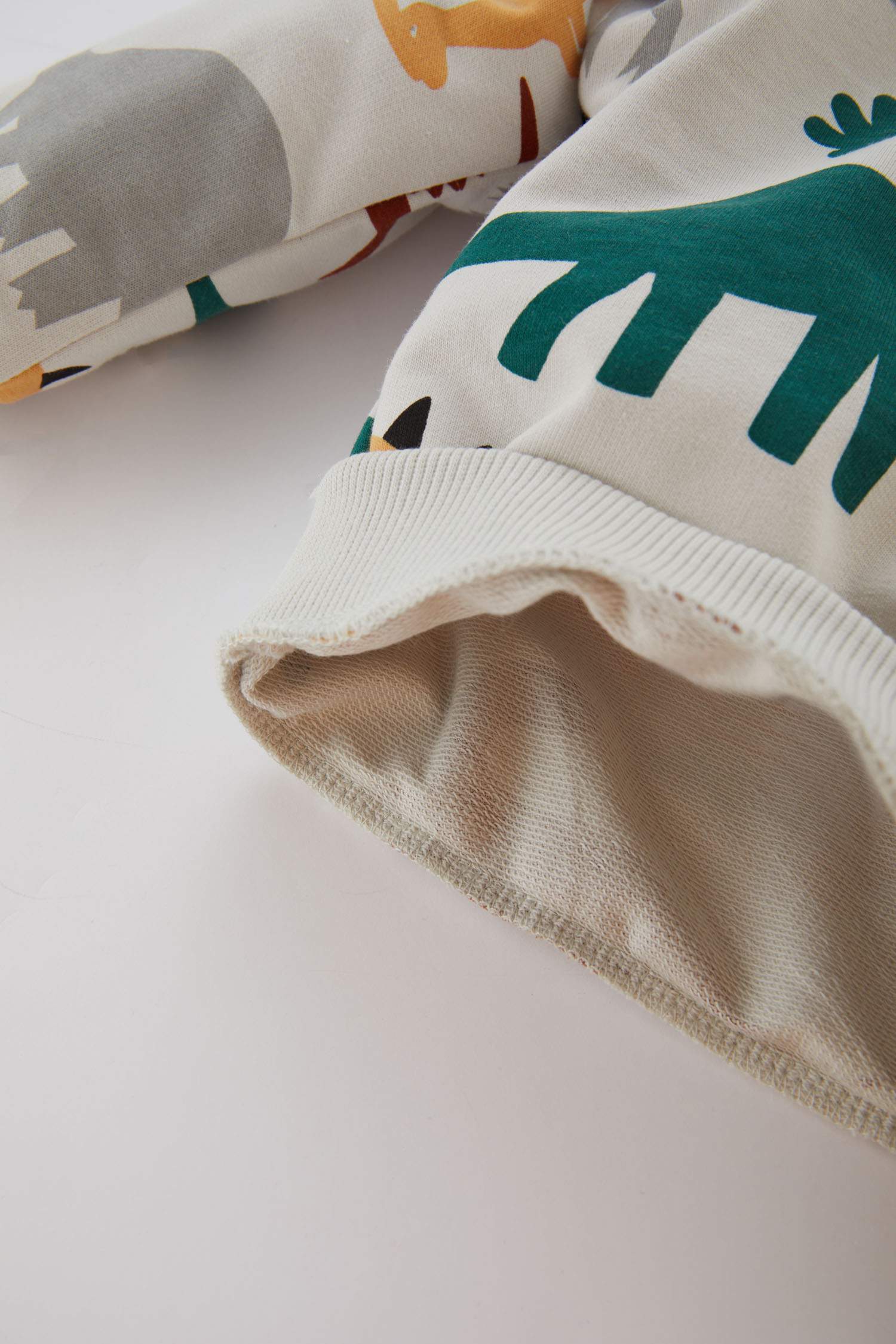 سيت ولادي بطبعة حيوانات قماش رقيق - قطعتين