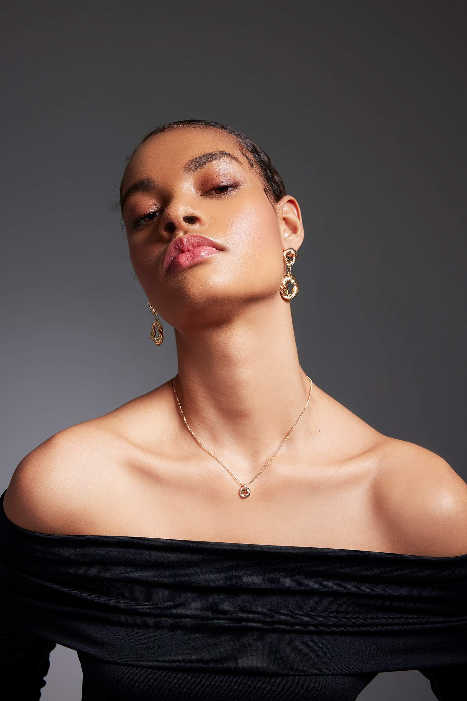 Әйелдерге алқа