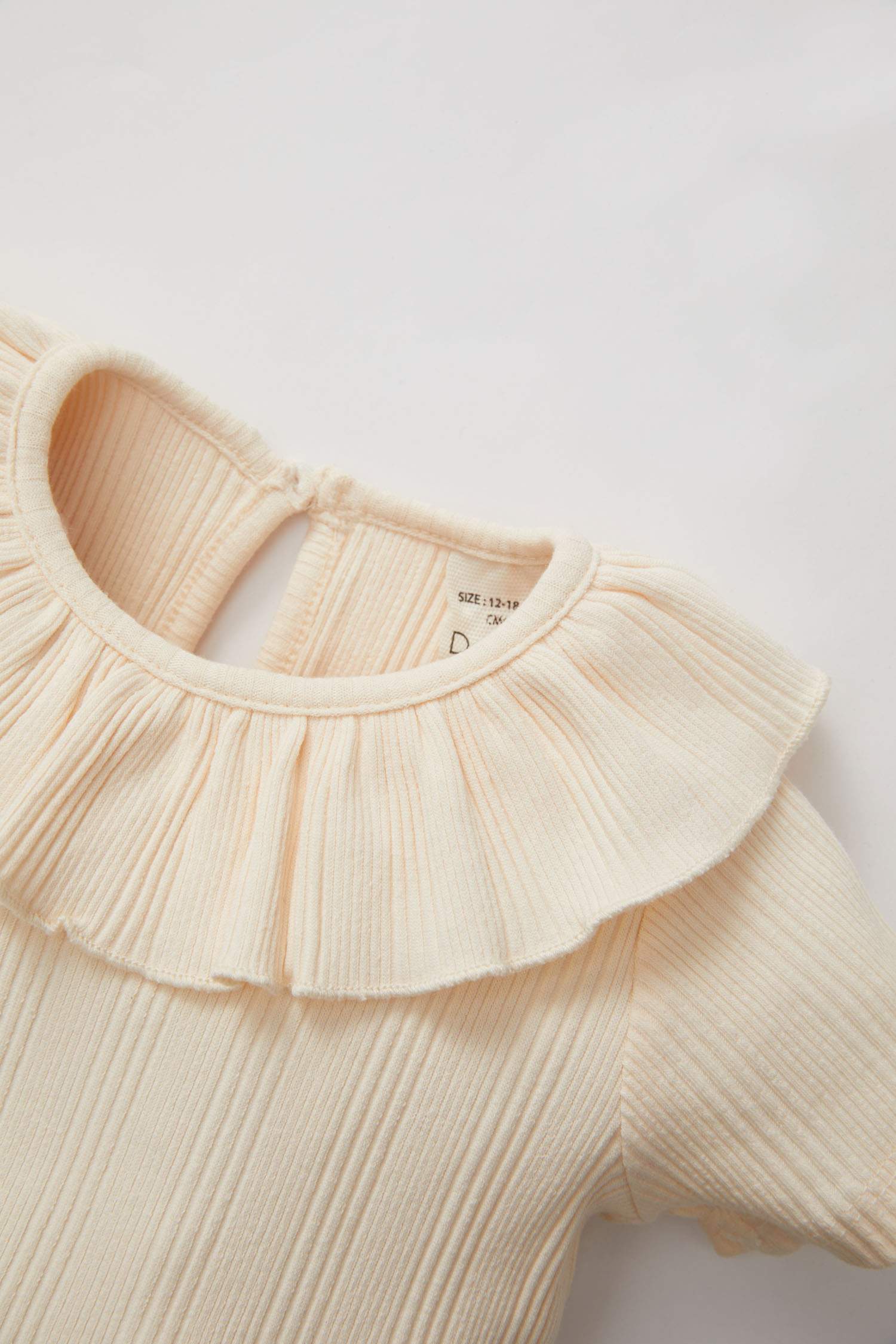 تيشيرت بناتي نص كم مضلع قصة عادية