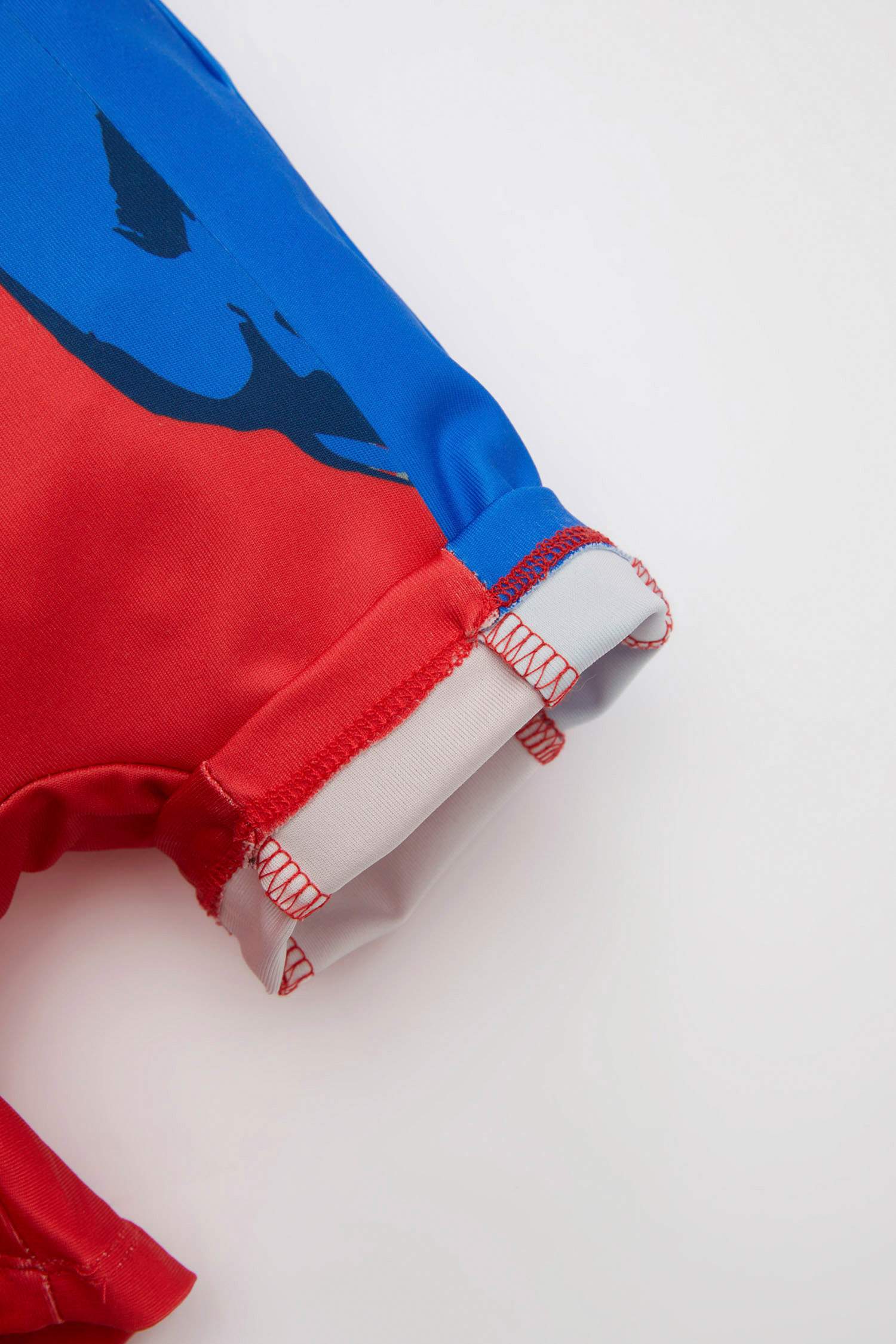 مايوه ولادي قصة عادية من Marvel