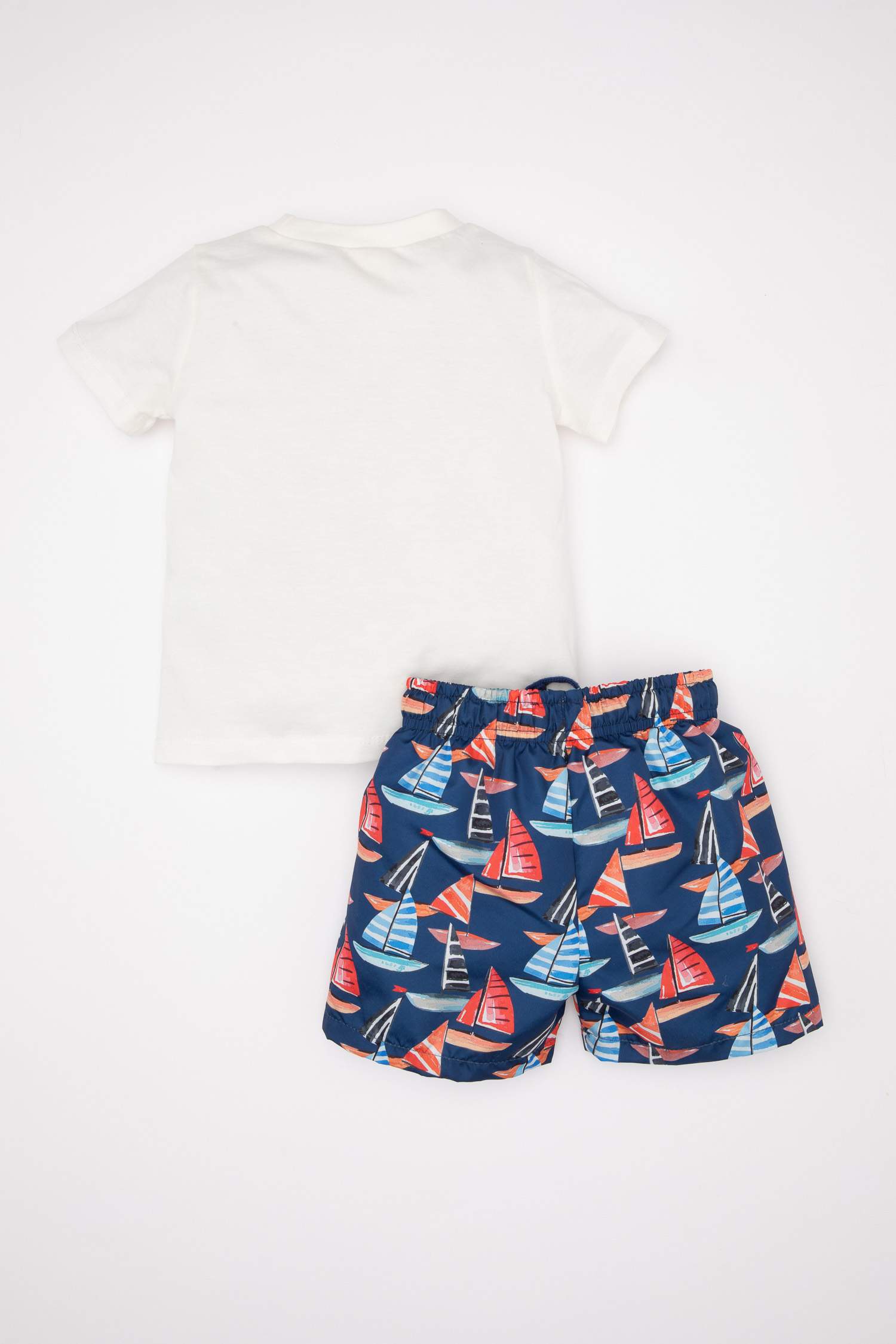 سيت ولادي شورت وتيشيرت بطبعة بحر - قطعتين
