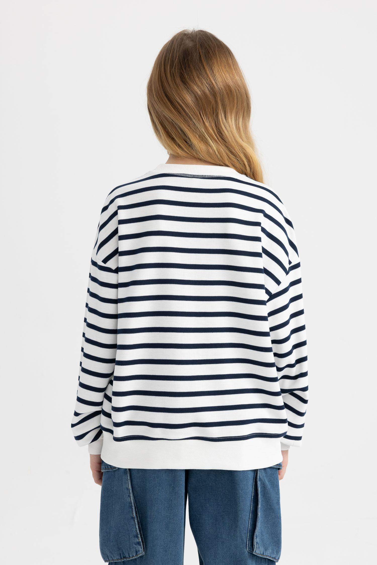 سويت شيرت مخطط بناتي قصة عادية بجيب