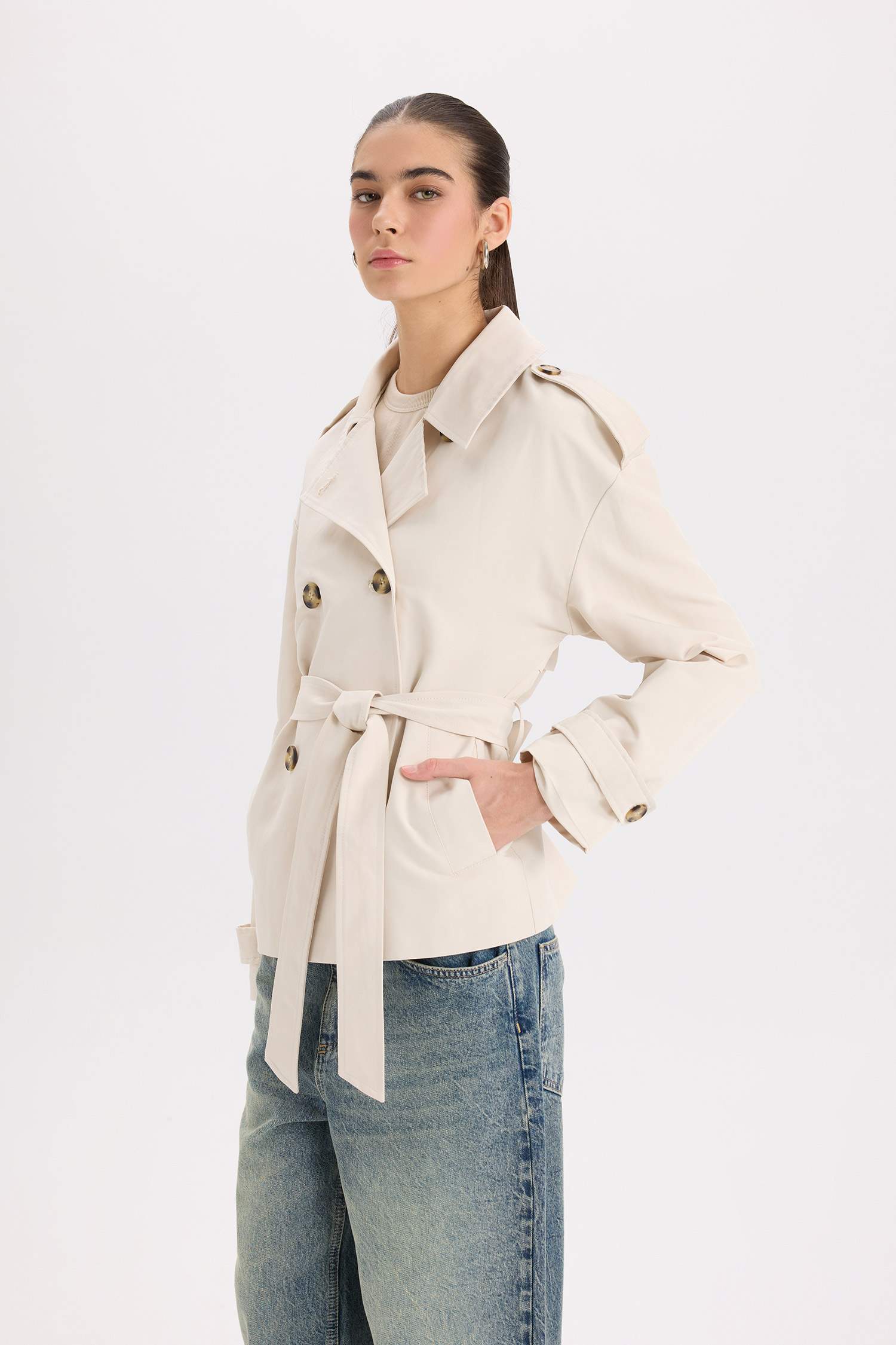 Su Geçirmez Kısa Mevsimlik Trençkot Kruvaze Yaka Düğmeli Cepli Apoletli Kemerli