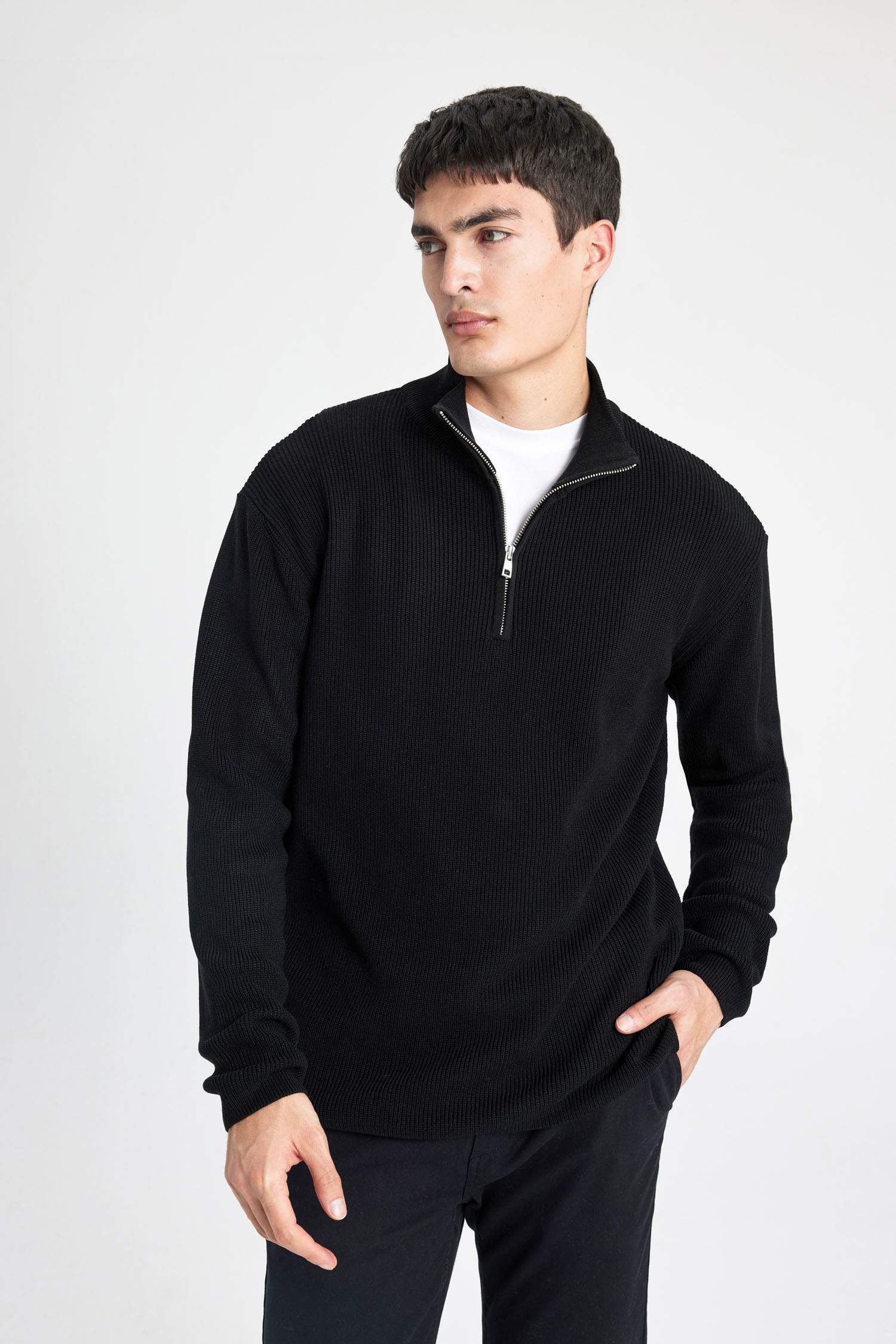 Standart Fit Normal Kesim Bato Yaka Fermuarlı Basic Düz Triko Kazak