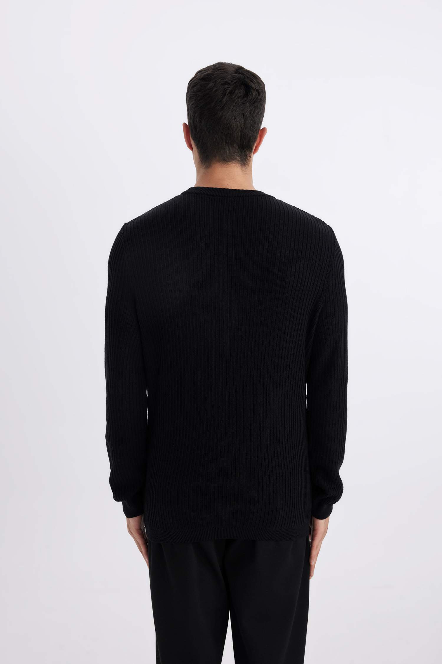 Standard Fit Crew Neck Basic Knitted Pullover