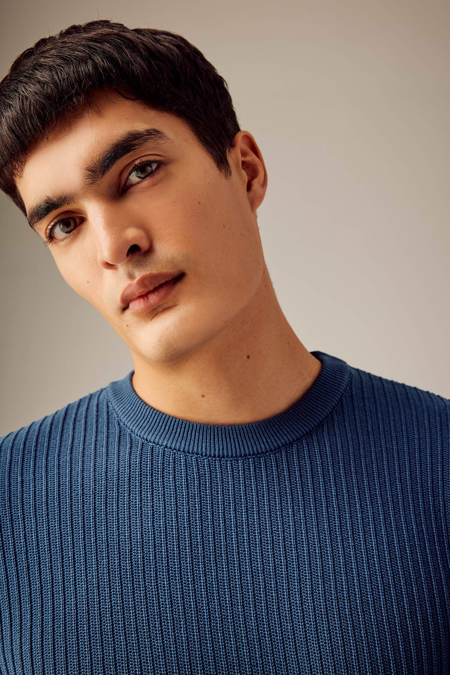 Standart Fit Normal Kesim Bisiklet Yaka Basic Düz Triko Kazak