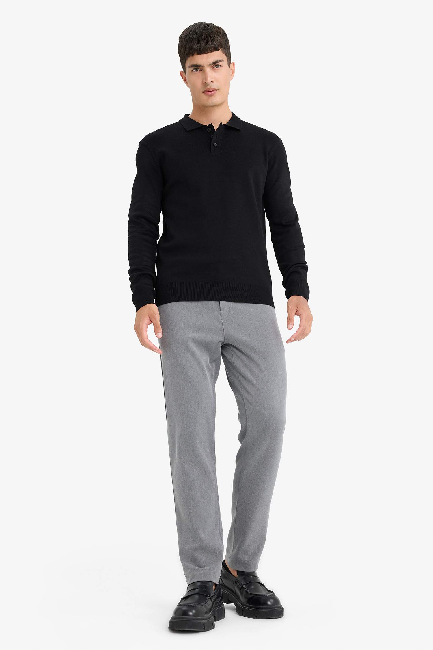 بلوفر تريكو قصة عادية بياقة بولو بأزرار