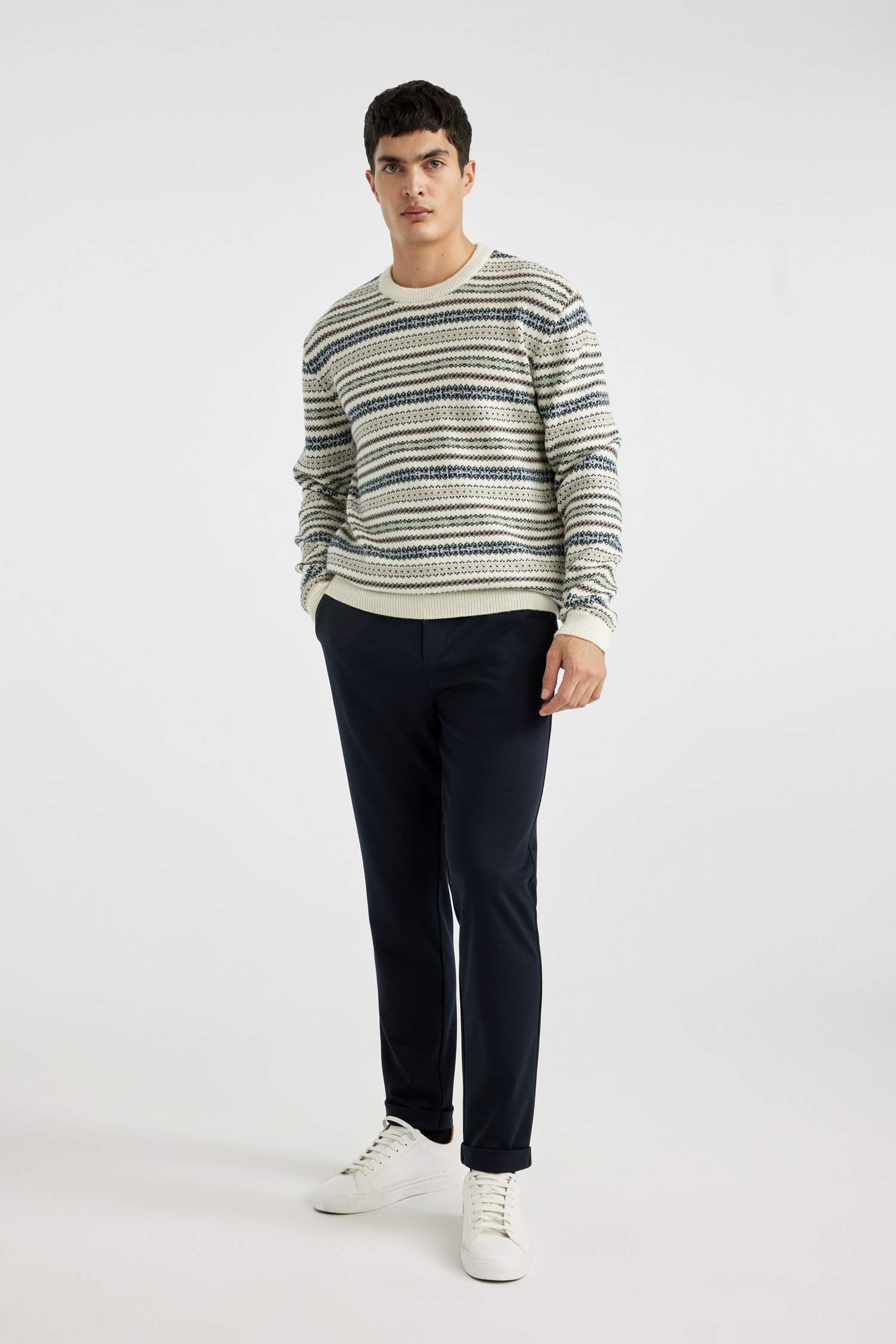 Standart Fit Normal Kesim Bisiklet Yaka Desenli Triko Kazak