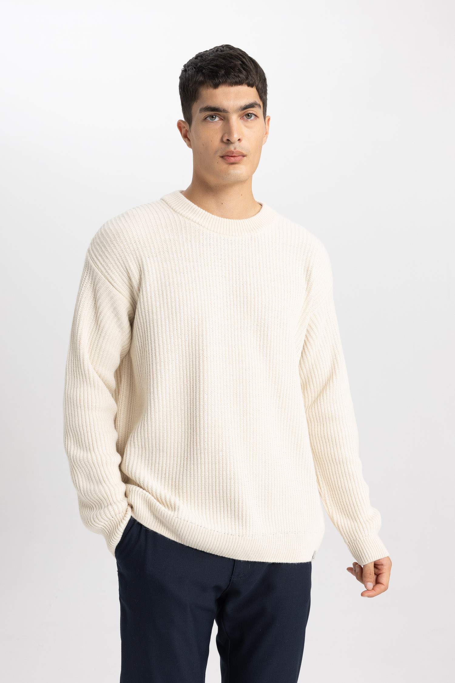 بلوفر تريكو واسع برقبة مستديرة