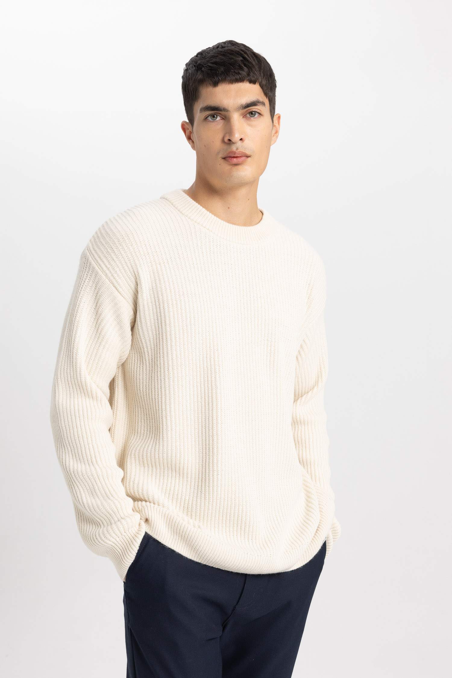 بلوفر تريكو واسع برقبة مستديرة